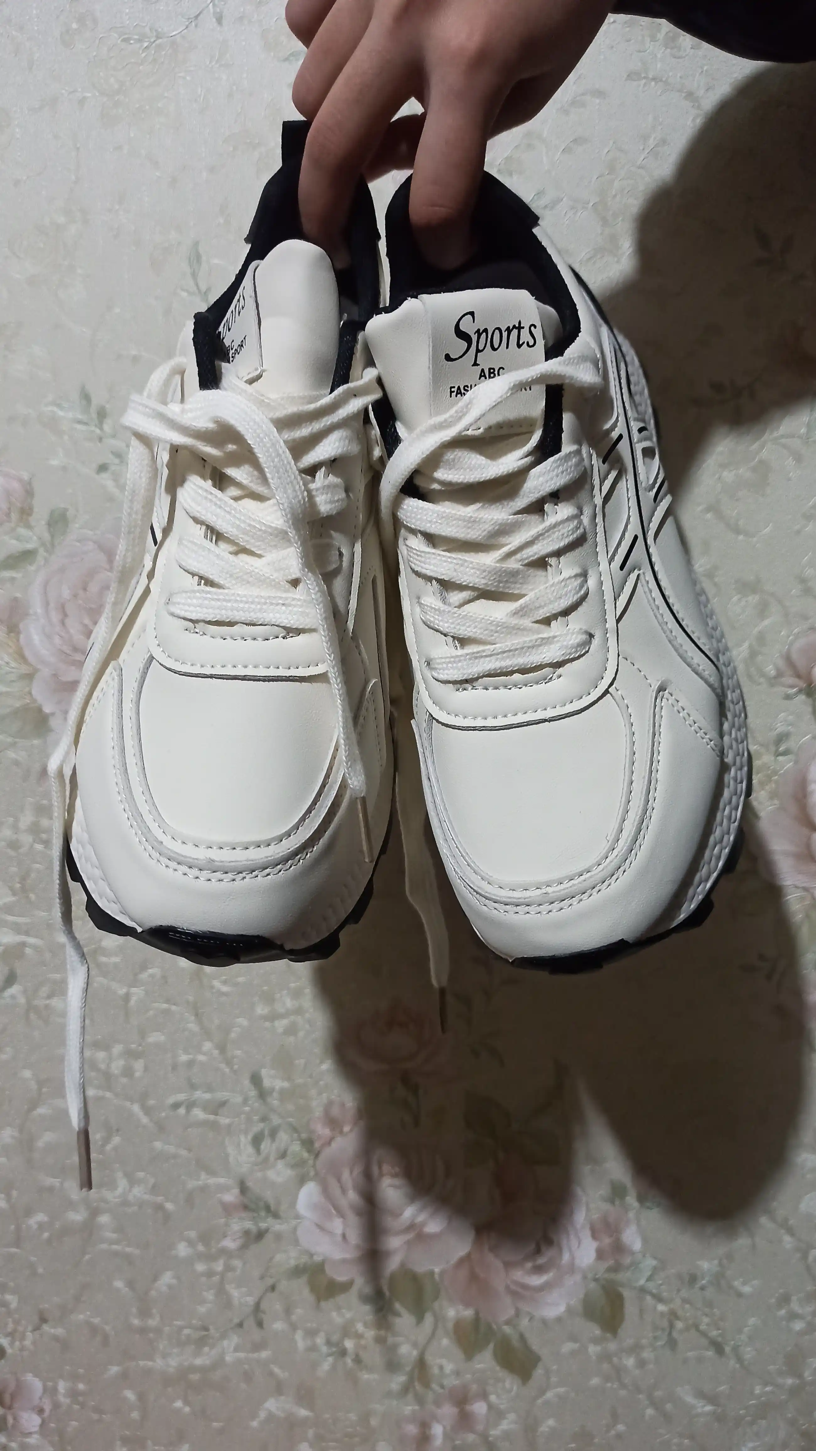 Ayollar krossovkasi, unisex kedalar (36-41)kuz,qish,bahor uchun mos, bir o‘lcham kichikroq