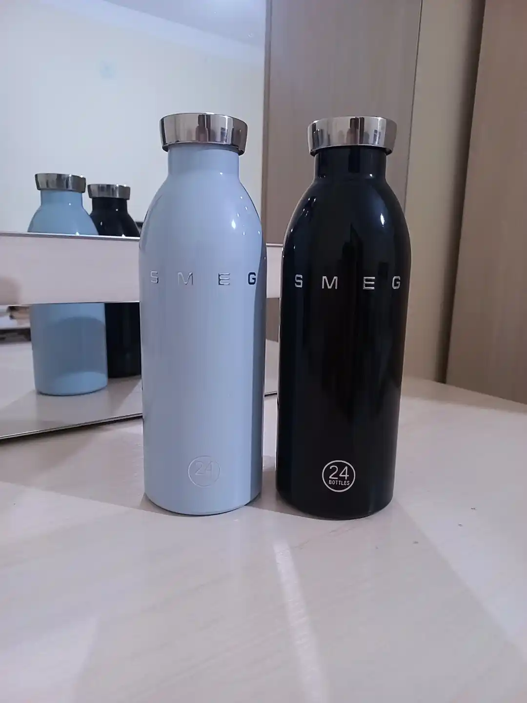 Термобутылка SMEG, модель 24 Bottles - сохраняет тепло 12 часов, холод 24 часов, 500 мл