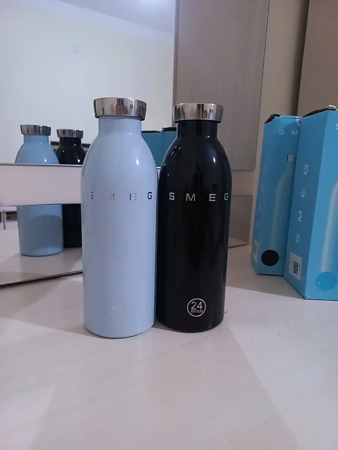 Термобутылка SMEG, модель 24 Bottles - сохраняет тепло 12 часов, холод 24 часов, 500 мл
