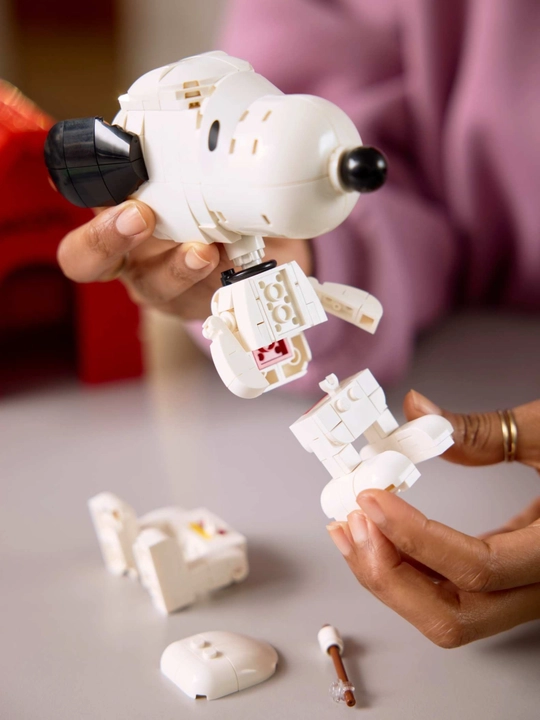 Konstruktor Lego Snupi va uning uychasi (Peanuts: Snoopy's Doghouse), 964 ta qism