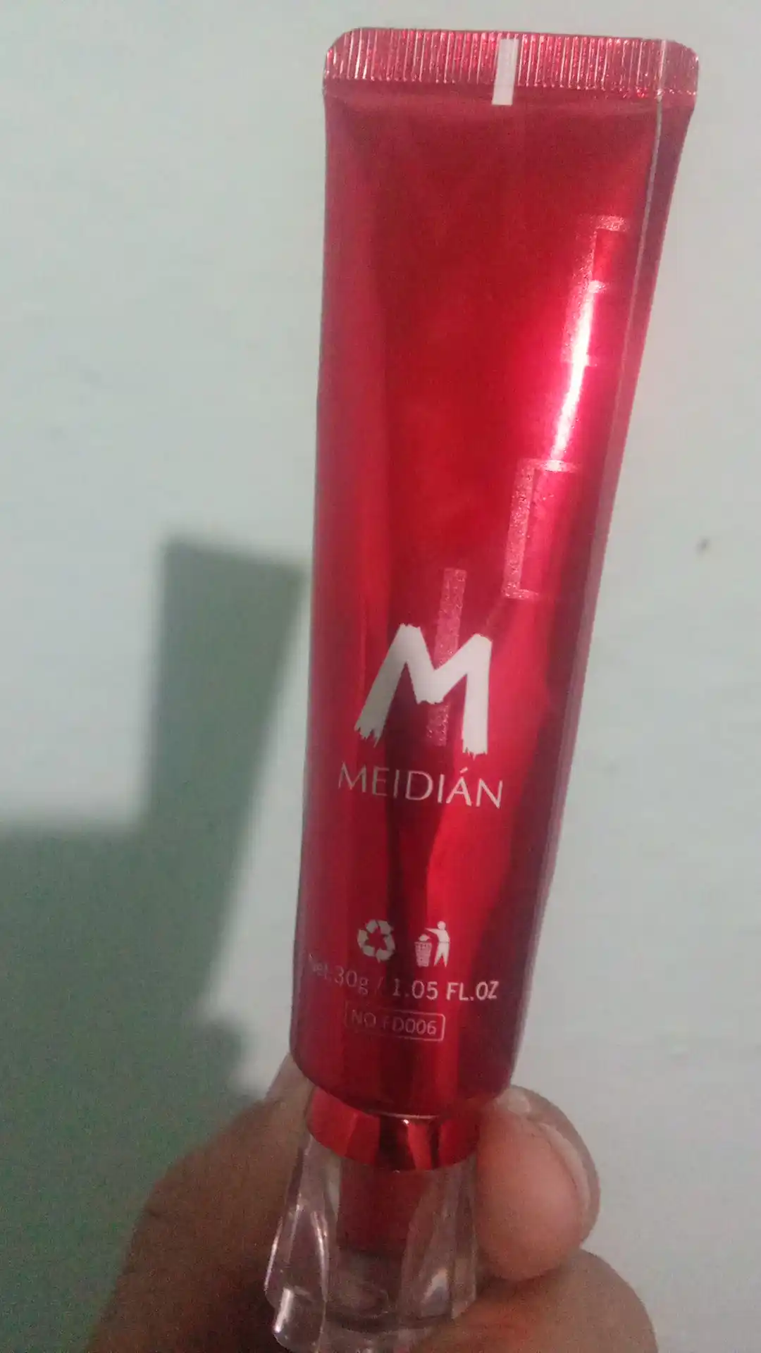 Yuz uchun MEIDIAN tusli kremi 30 gr, yengil tuzilishli, chidamli qoplamali va terini namlovchi