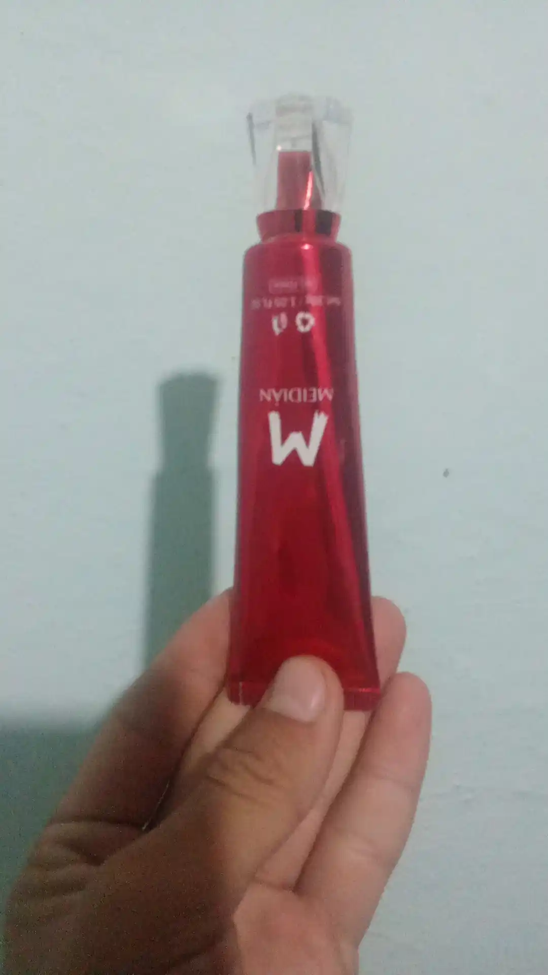 Yuz uchun MEIDIAN tusli kremi 30 gr, yengil tuzilishli, chidamli qoplamali va terini namlovchi