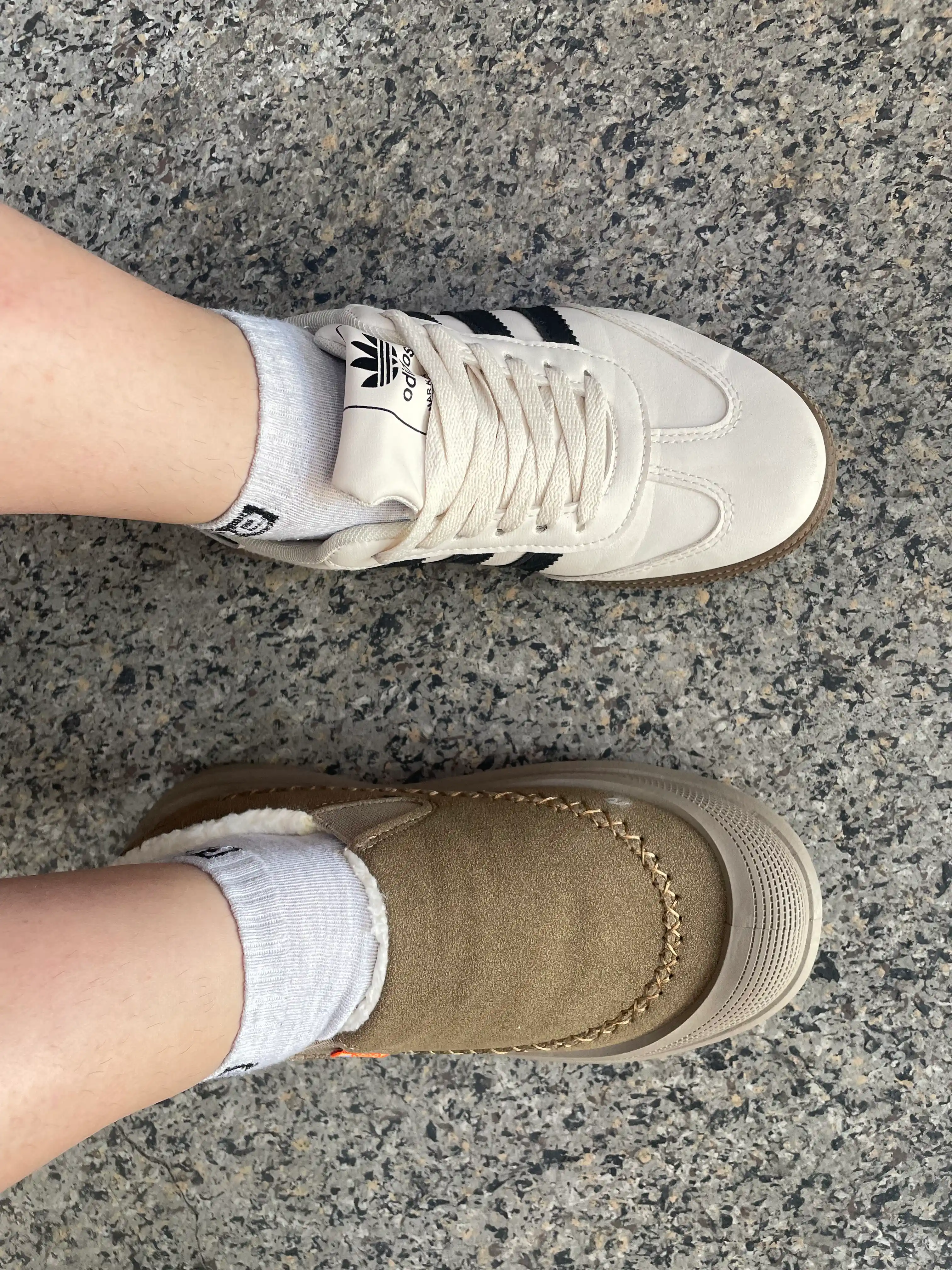 Ayollar uchun CozyWalk issiq izolyatsiyalangan sliponi, bog‘ichsiz, qalin tagcharmli