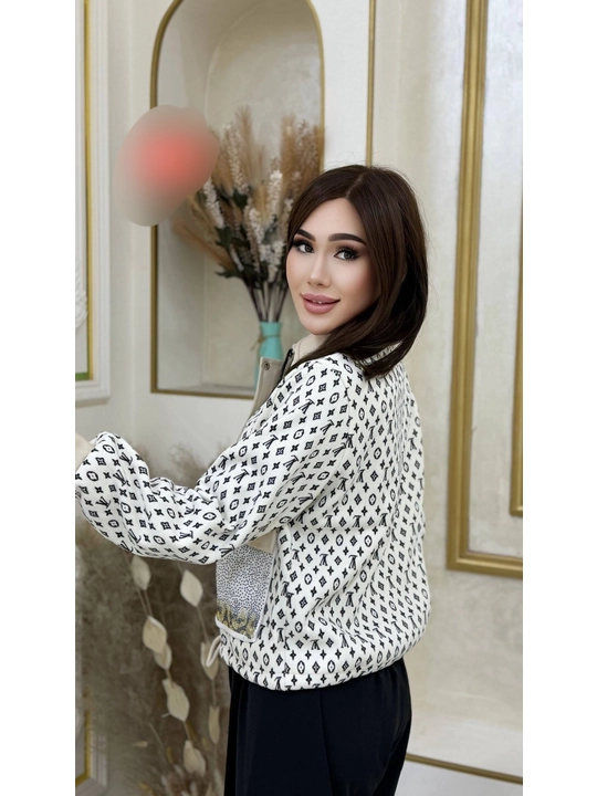 Ayollar kostyumi