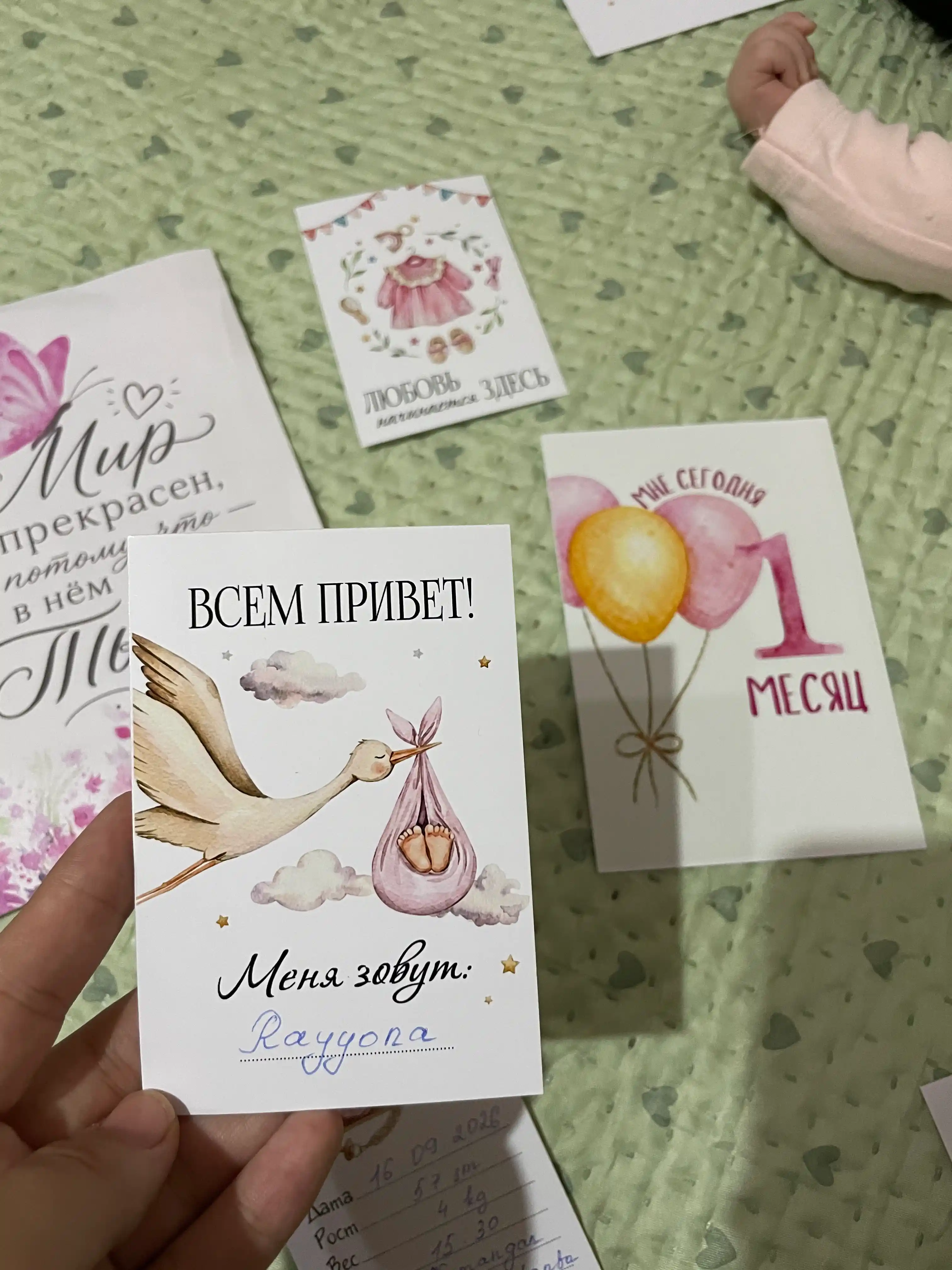 Карточки для фотосессии новорождённых помесяцам для мальчика и для девочки наборы на выбор