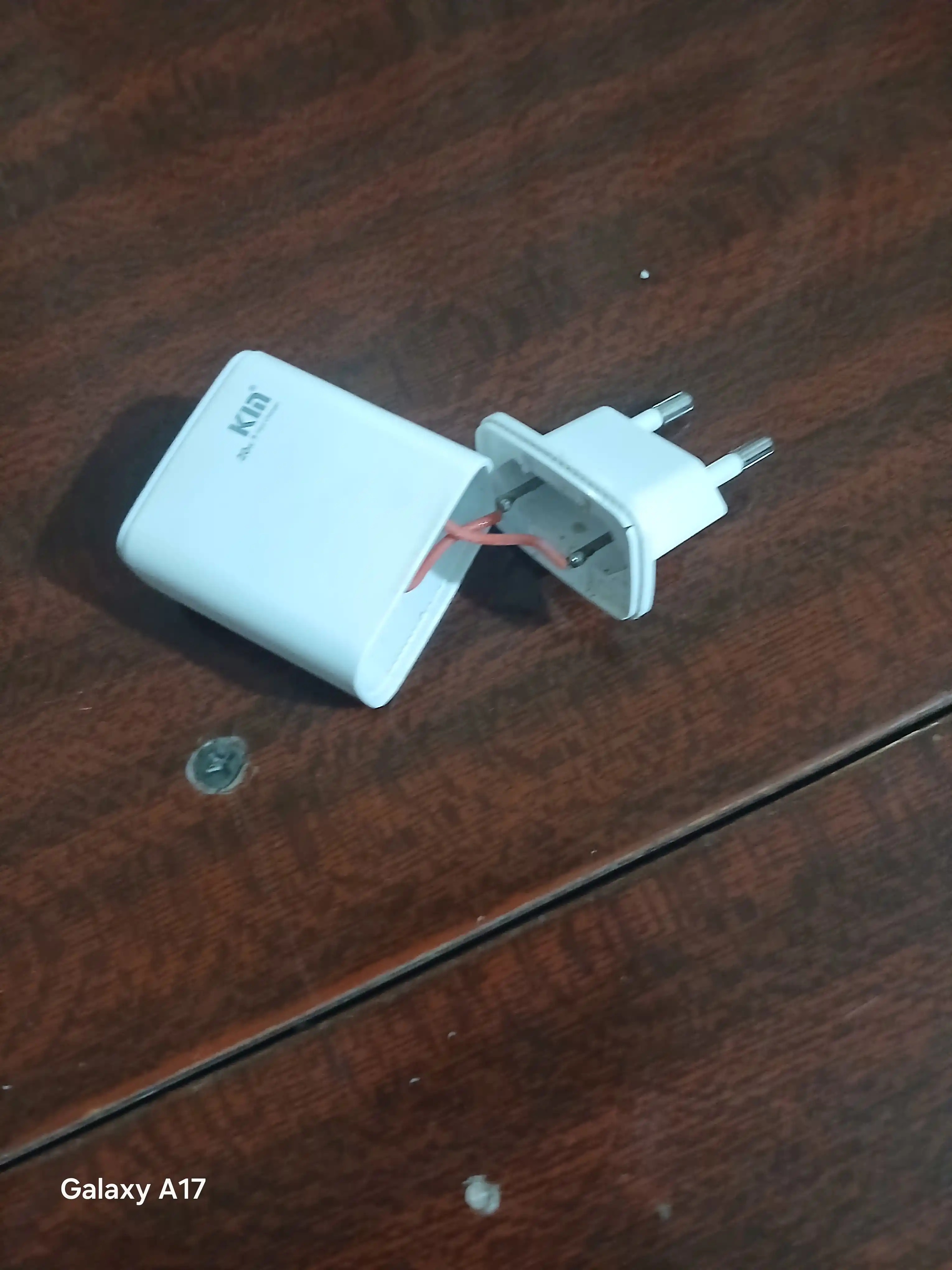 KIN KC27 20W USB-A Type-C quvvatlagich