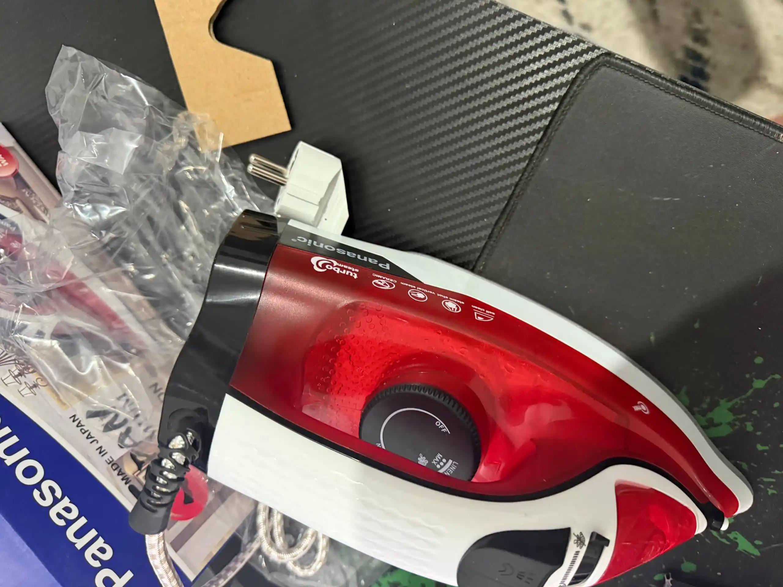 Keramik tagcharmli va o‘z-o‘zini tozalovchi PANASONIC 2000Vt bug‘li dazmol