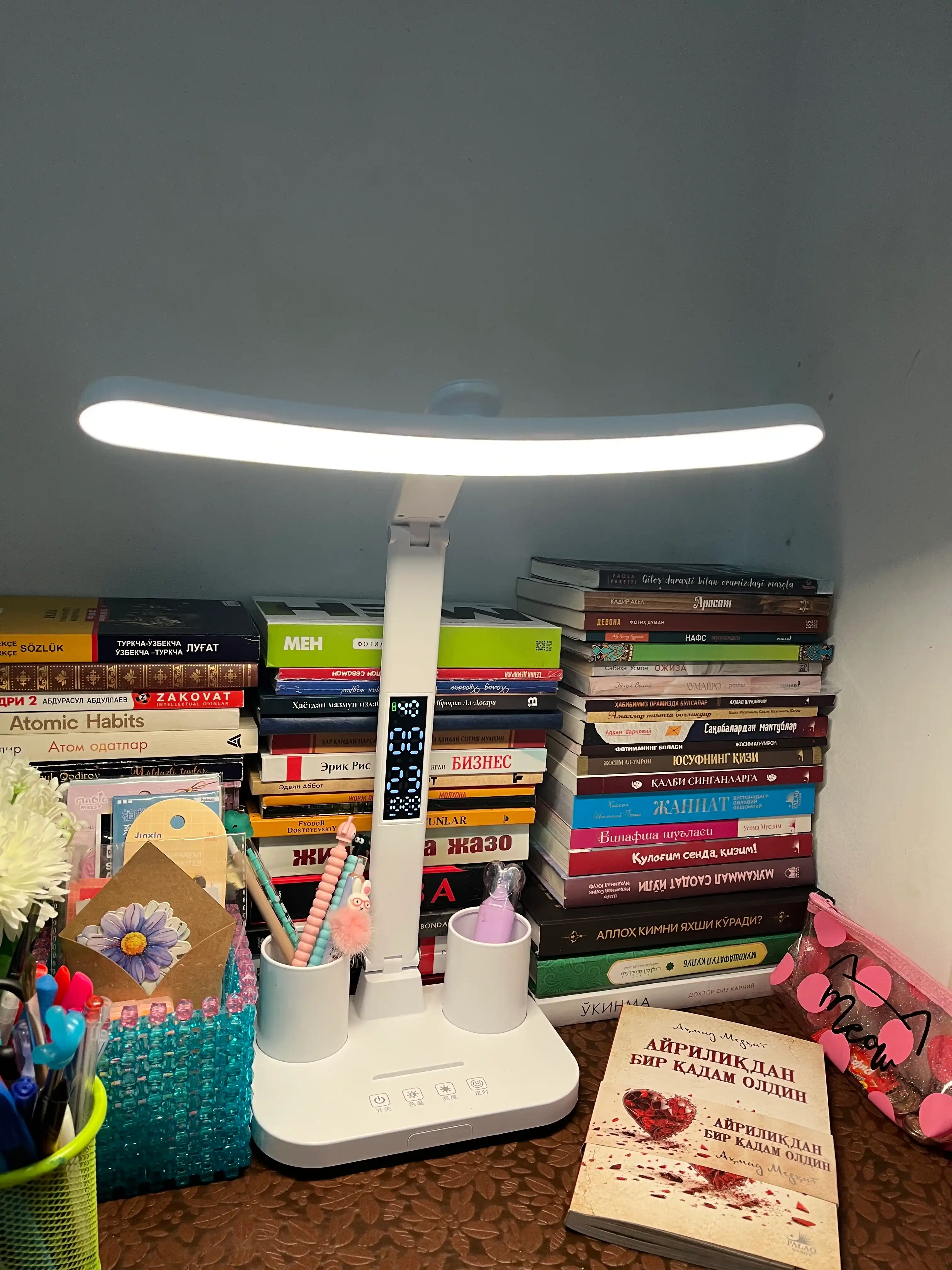 Smart LED lampa, yorqin nur va tashkilotchilik birgalikda