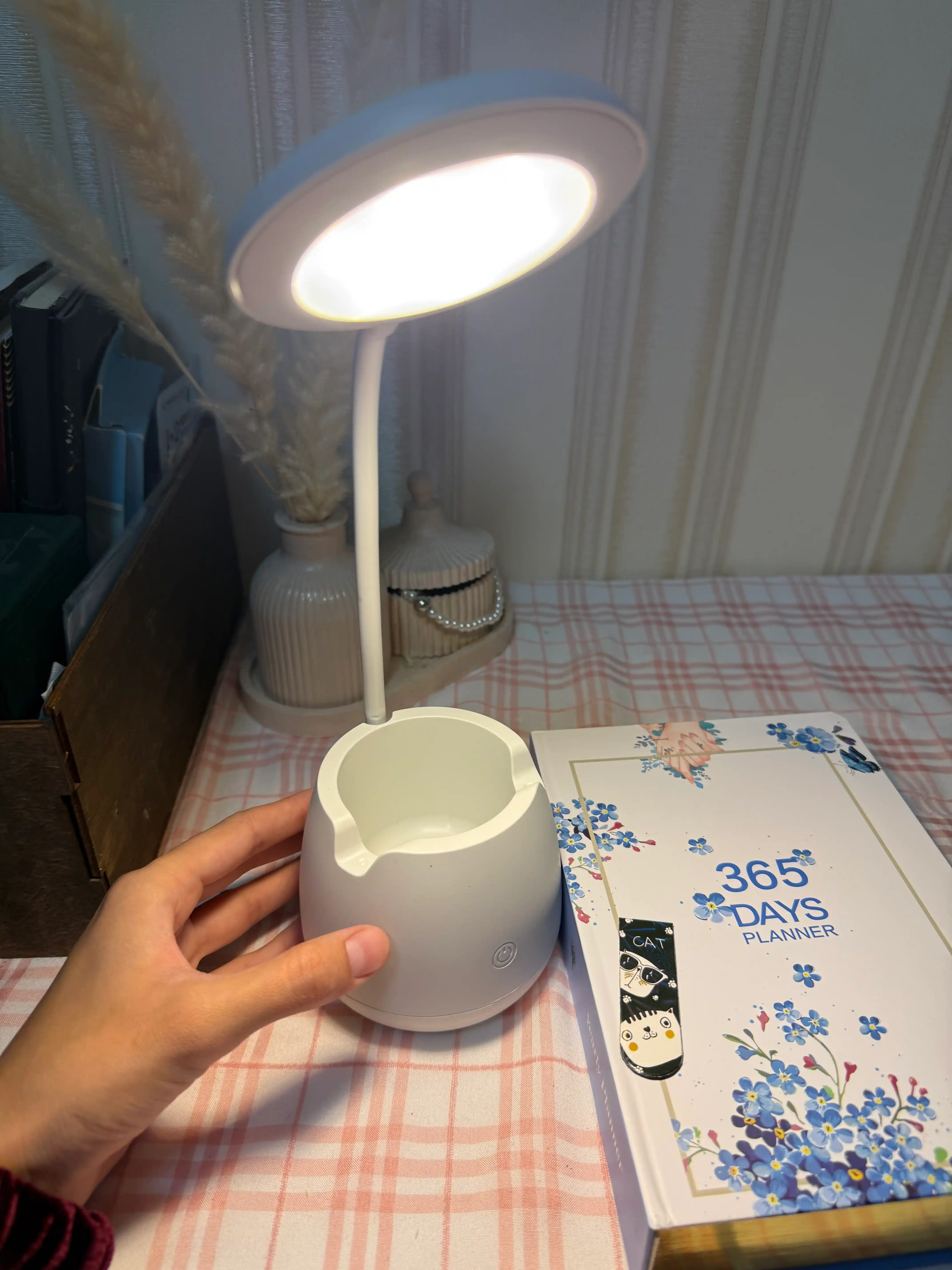 Настольная LED лампа с гибкой ножкой и органайзером