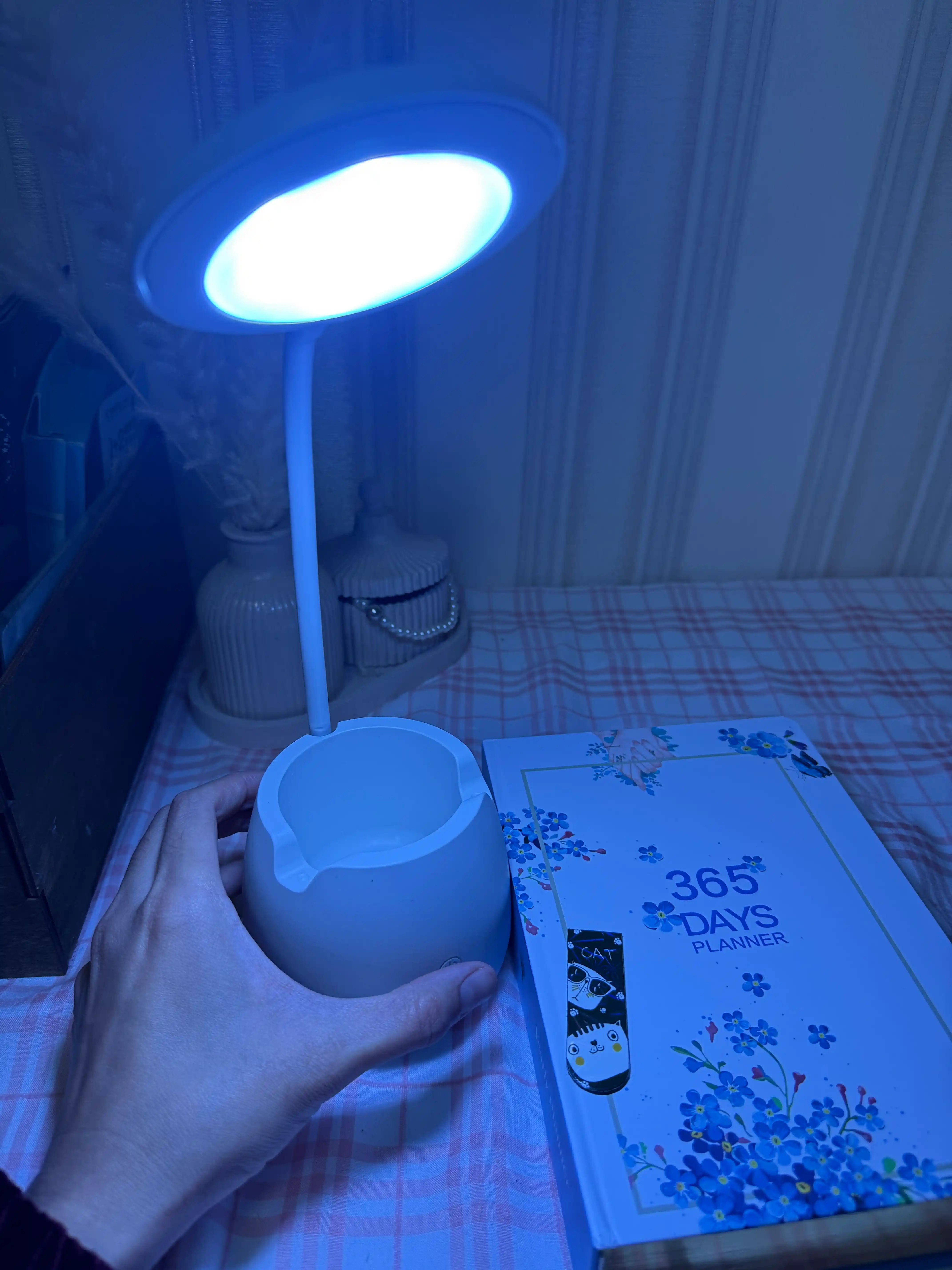 Настольная LED лампа с гибкой ножкой и органайзером