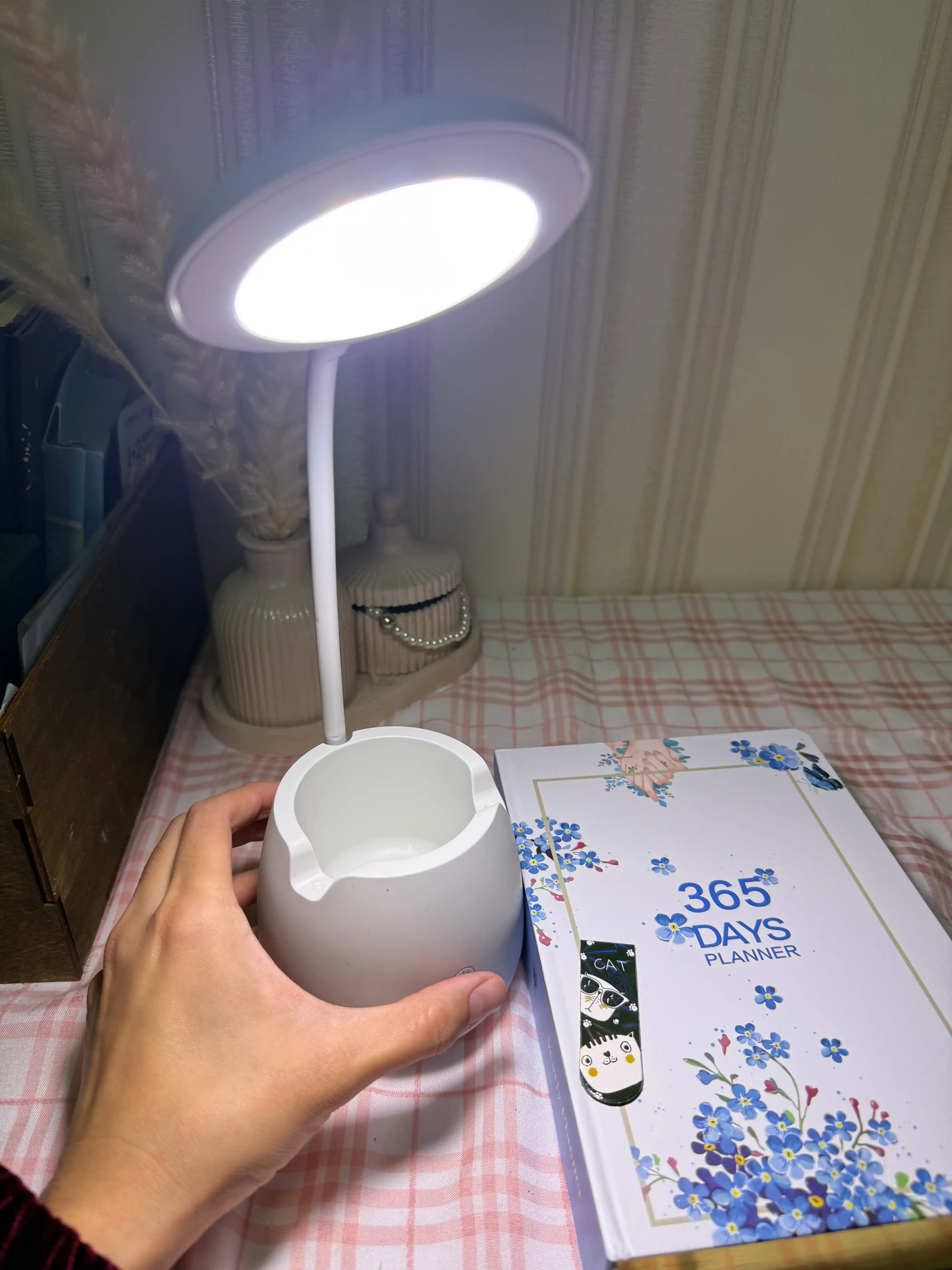 Настольная LED лампа с гибкой ножкой и органайзером