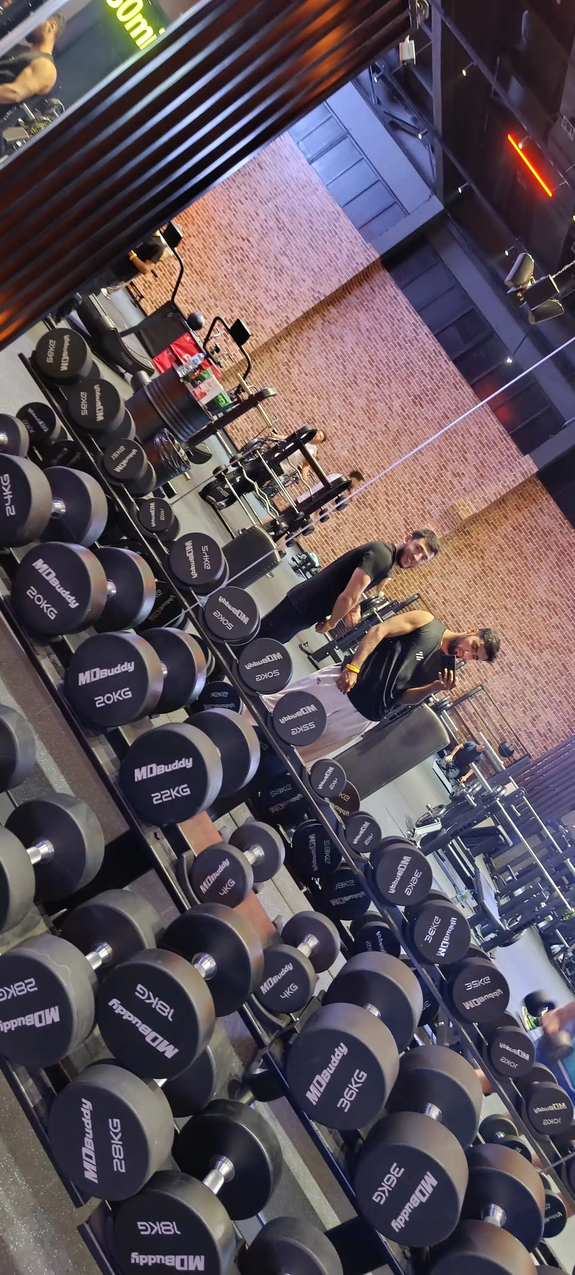 Sport zali va fitnes uchun erkaklar sport maykasi, mashg‘ulot va yugurish uchun futbolka