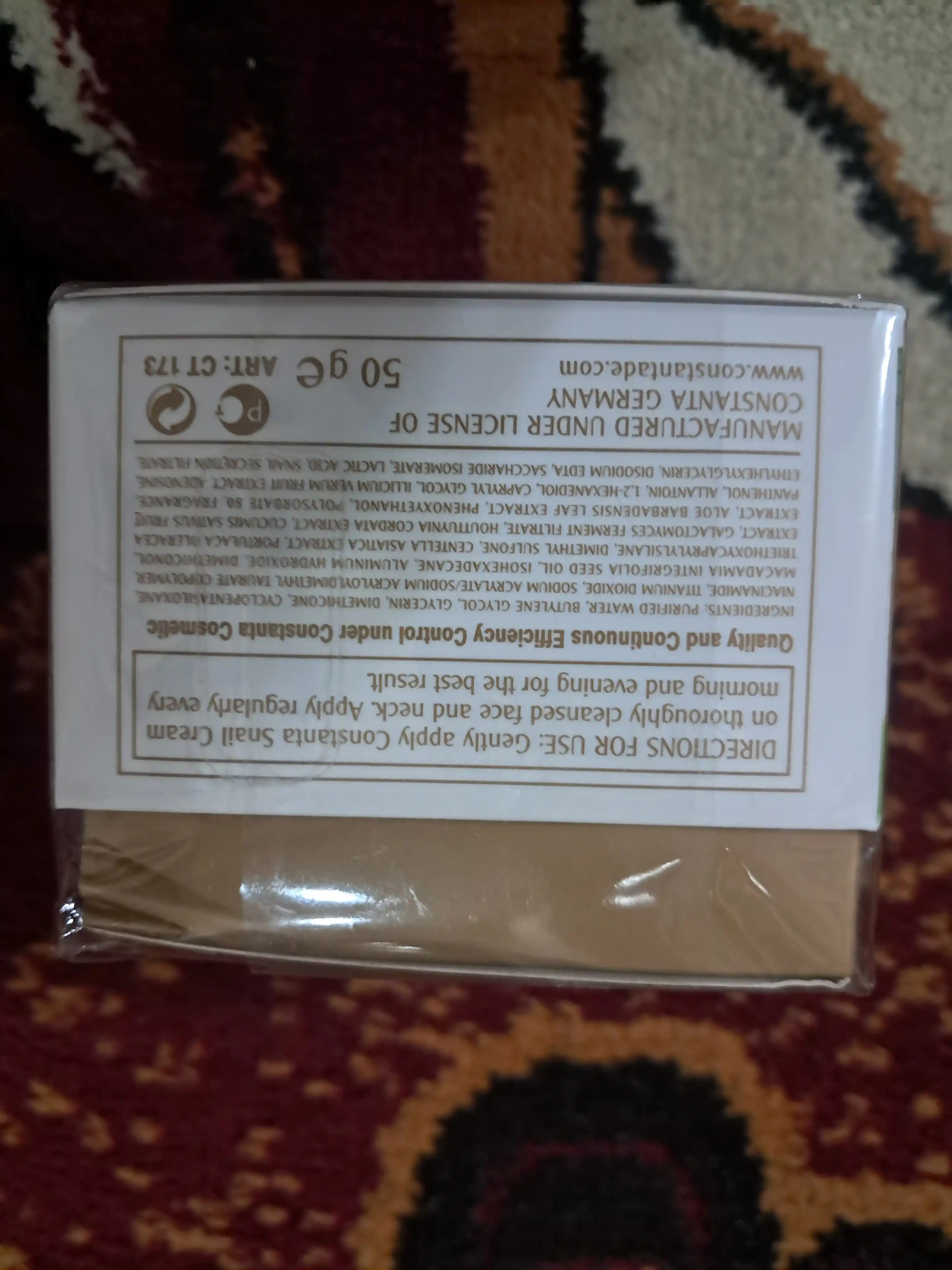 Yuz uchun 72 soat davomida oqartiruvchi va namlantiruvchi shilliqqurtli krem, 50 g