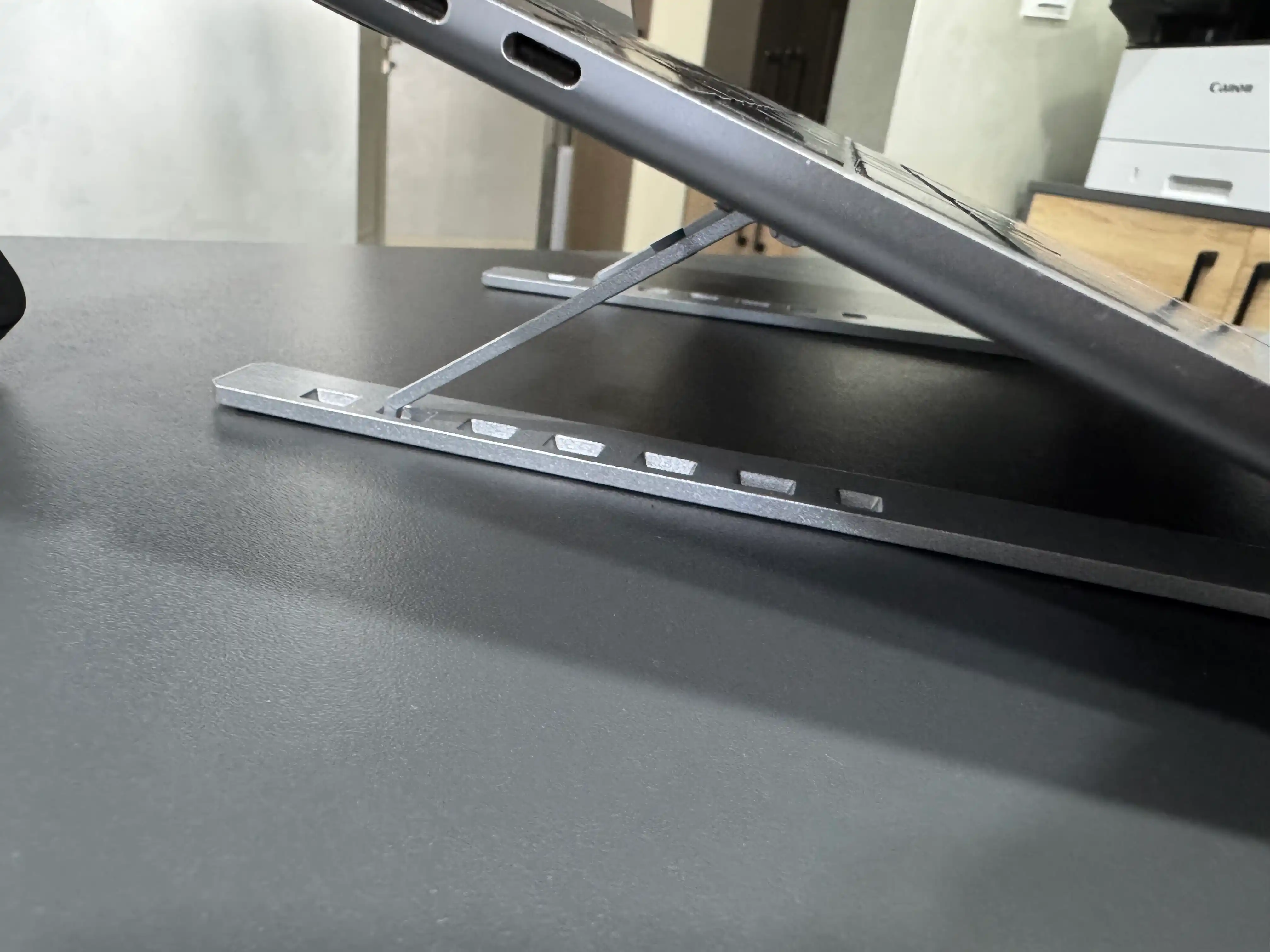 Noutbuk taglik alyuminiy, metal podstavka noutbuk, laptop stand