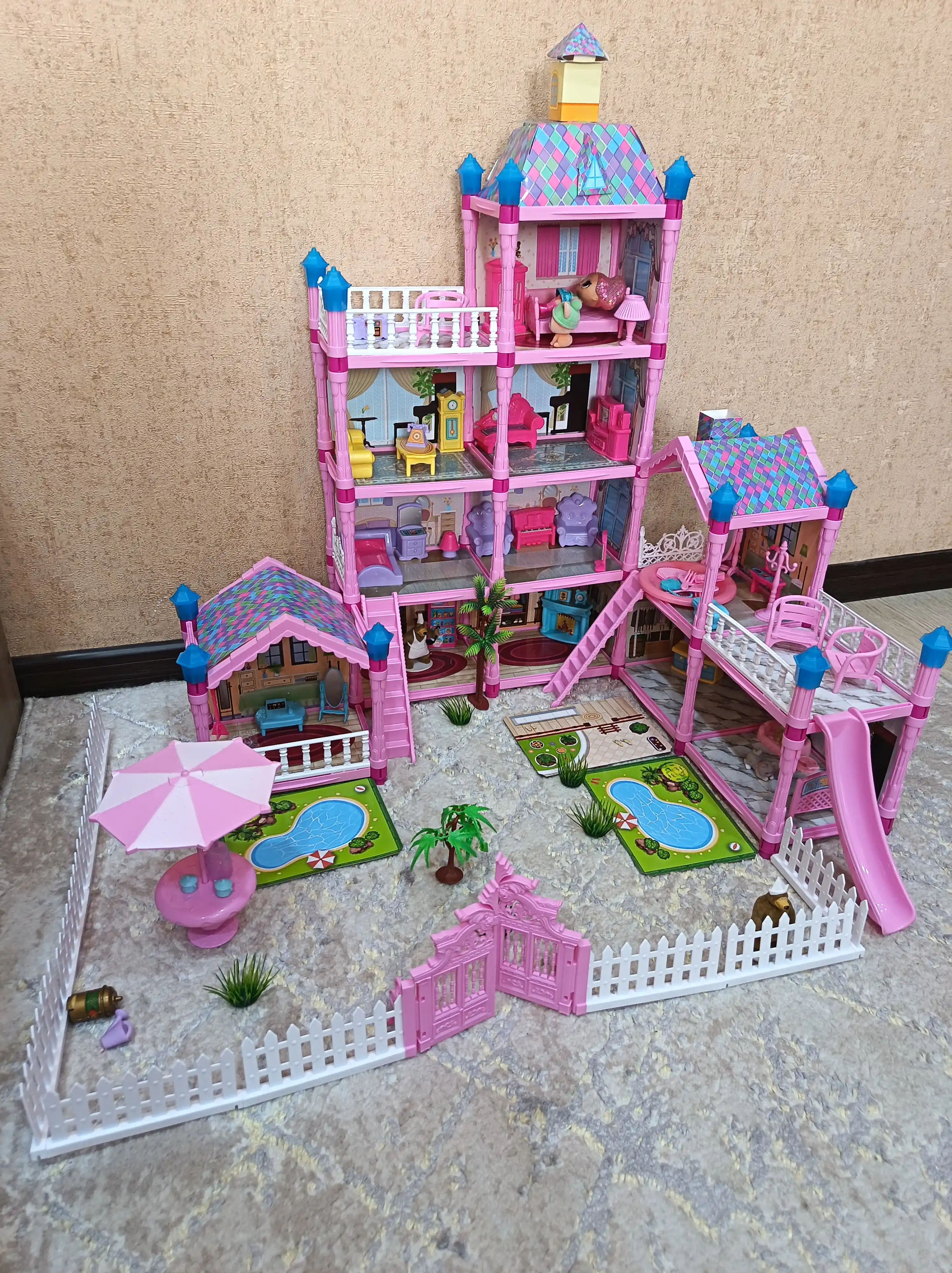 Villa Role Play Set – 409 qismli katta qo‘g‘irchoq uyi