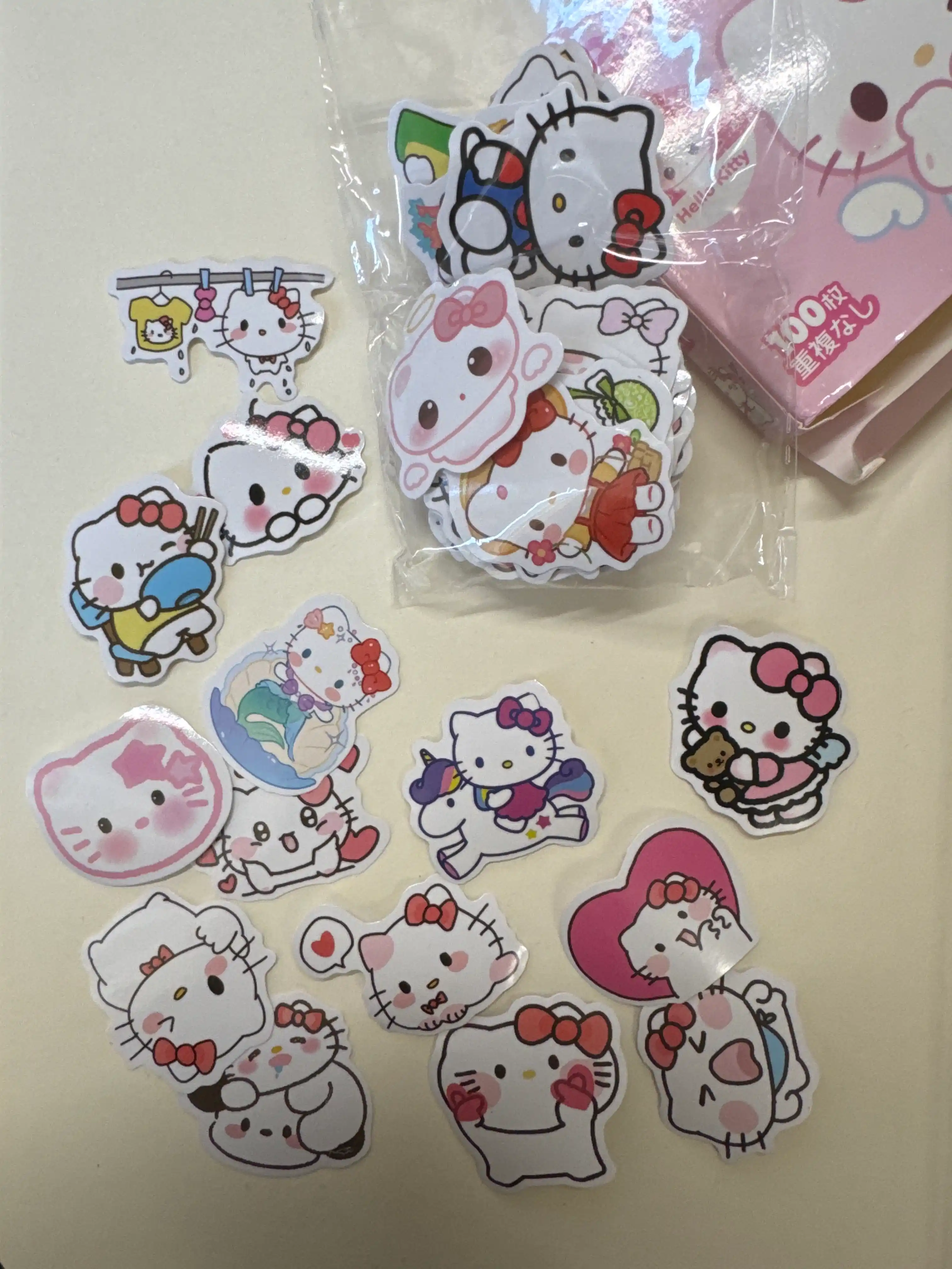 Hello Kitty stikerlari, 100