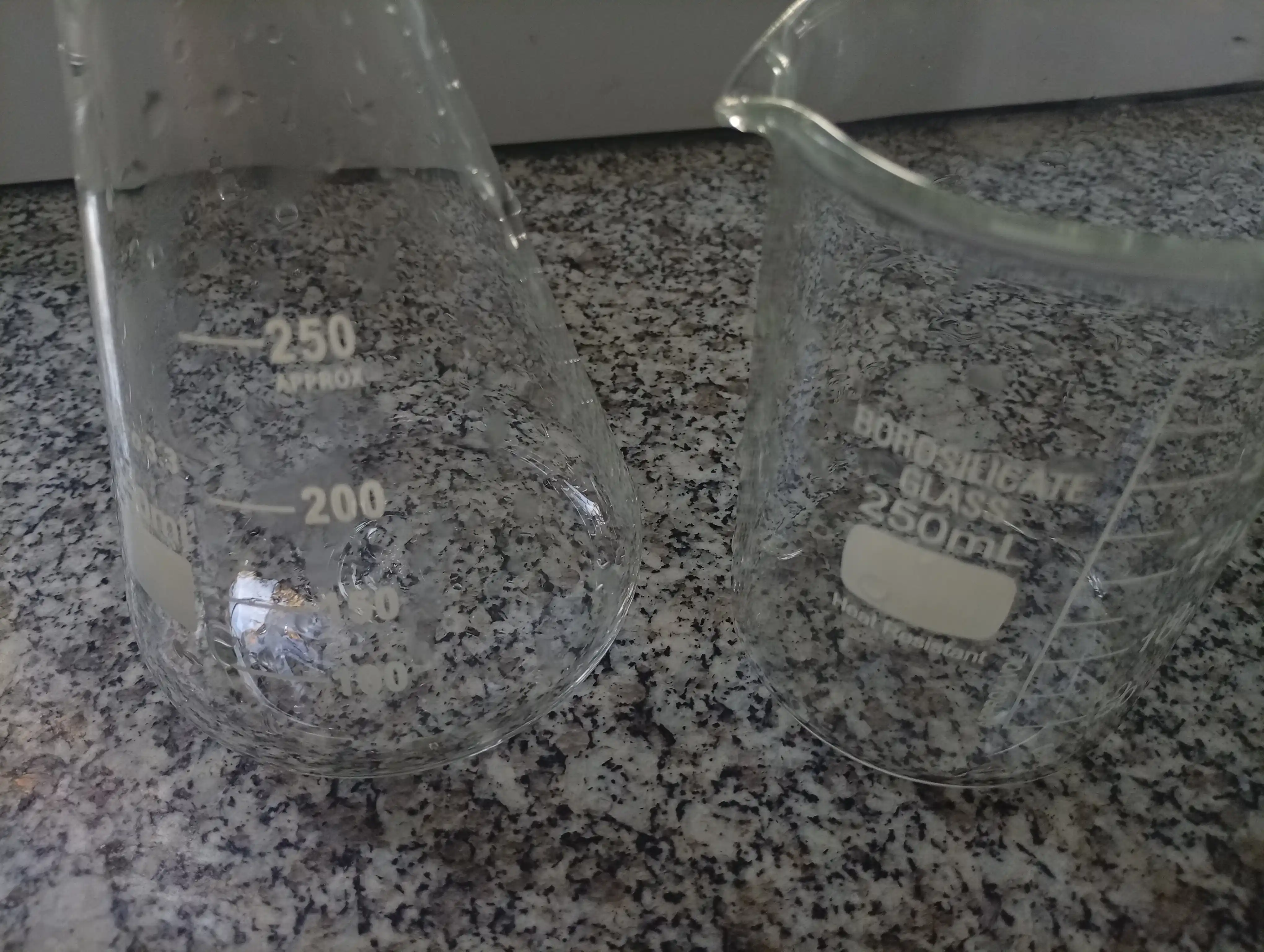 Laboratoriya o‘lchov stakani, 250 ml li shisha stakan, past laboratoriya stakani
