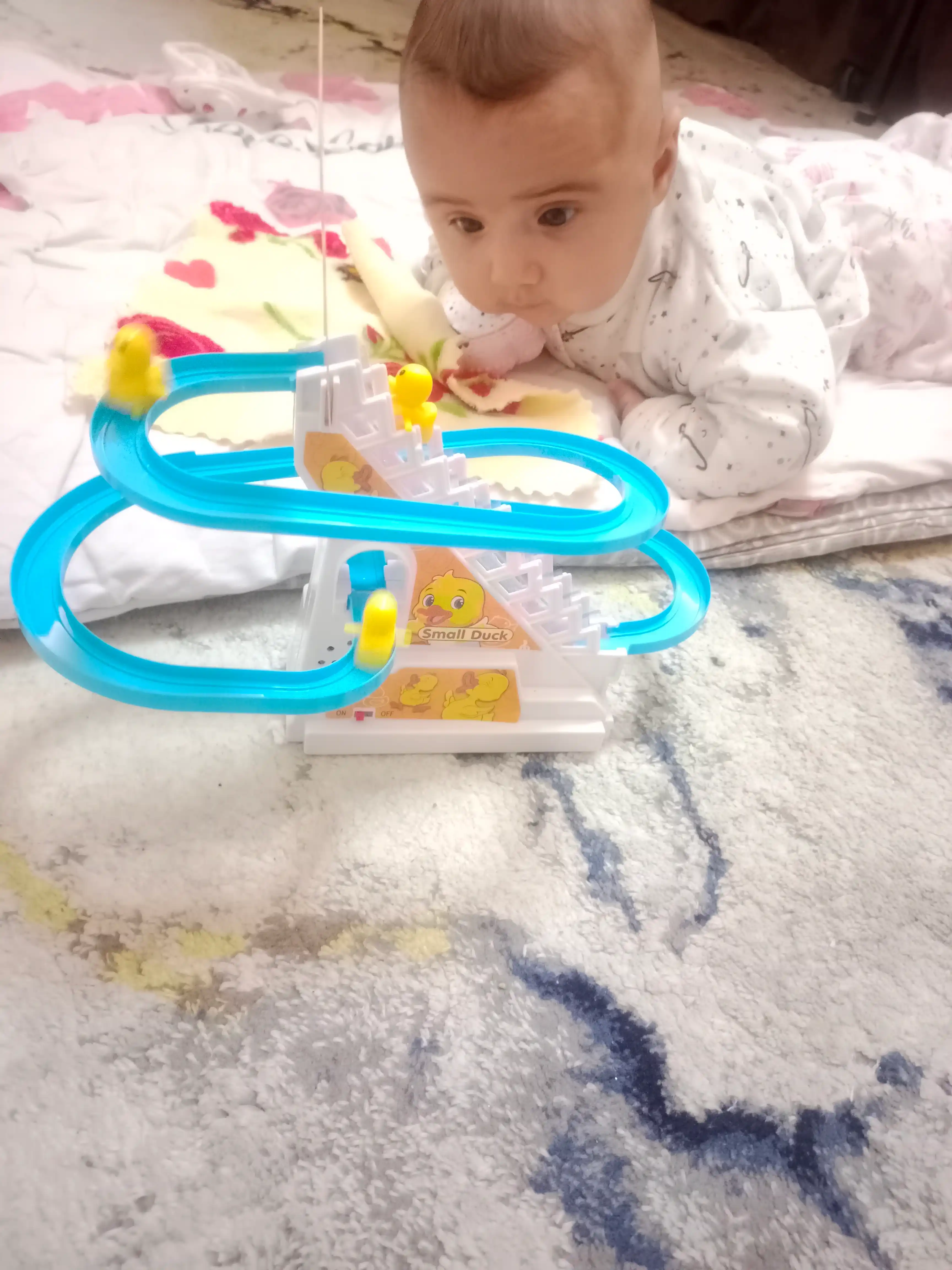 Bolalar rivojlantiruvchi o‘yinchoq Small Duck — zinapoyali o‘yin, stressga qarshi