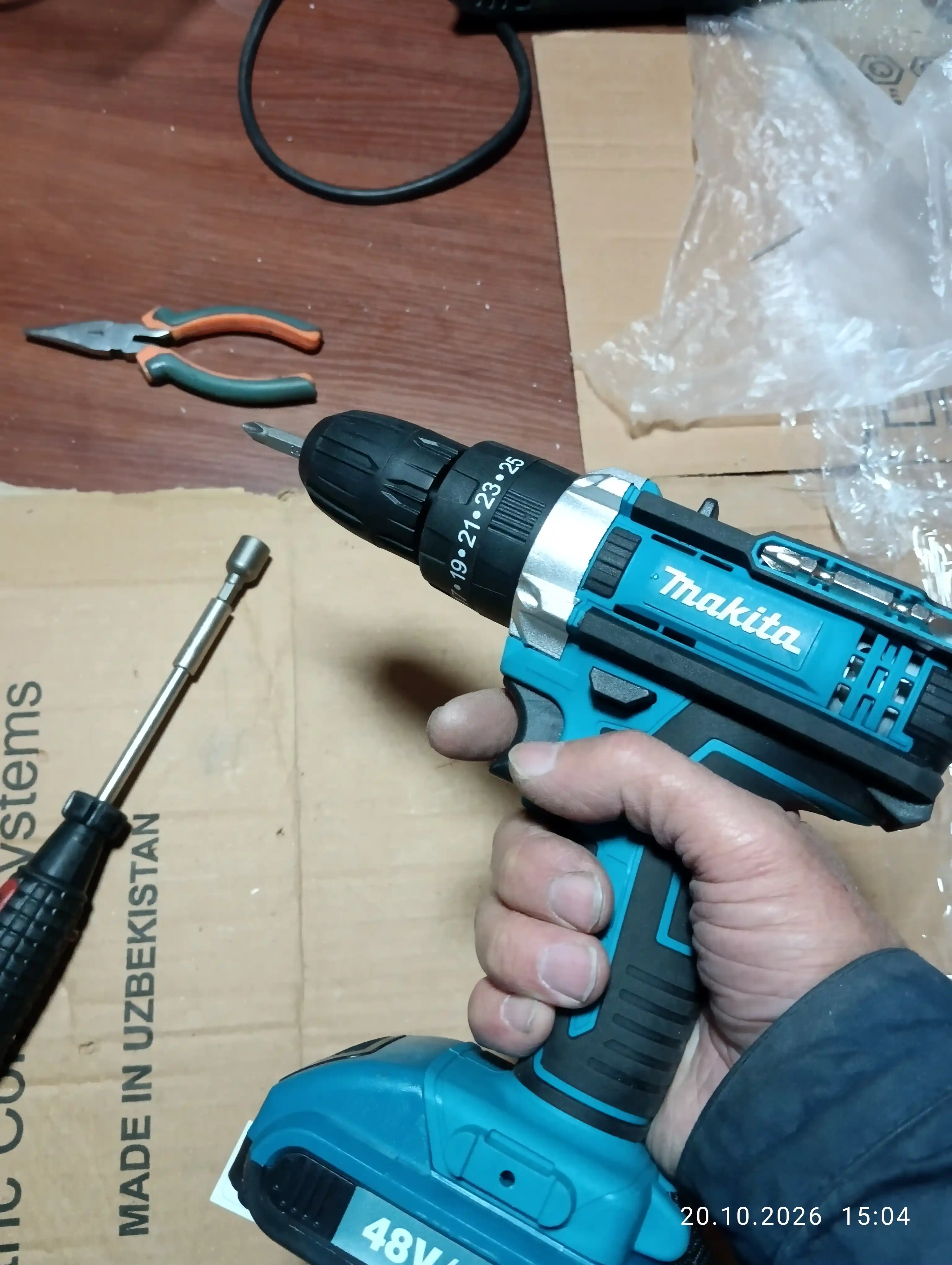 Makita Akkumulyatorli Drel-Shurupovyort, 12V, 24 va 54 Predmetli To‘plam, 2 Akkumulyatorli
