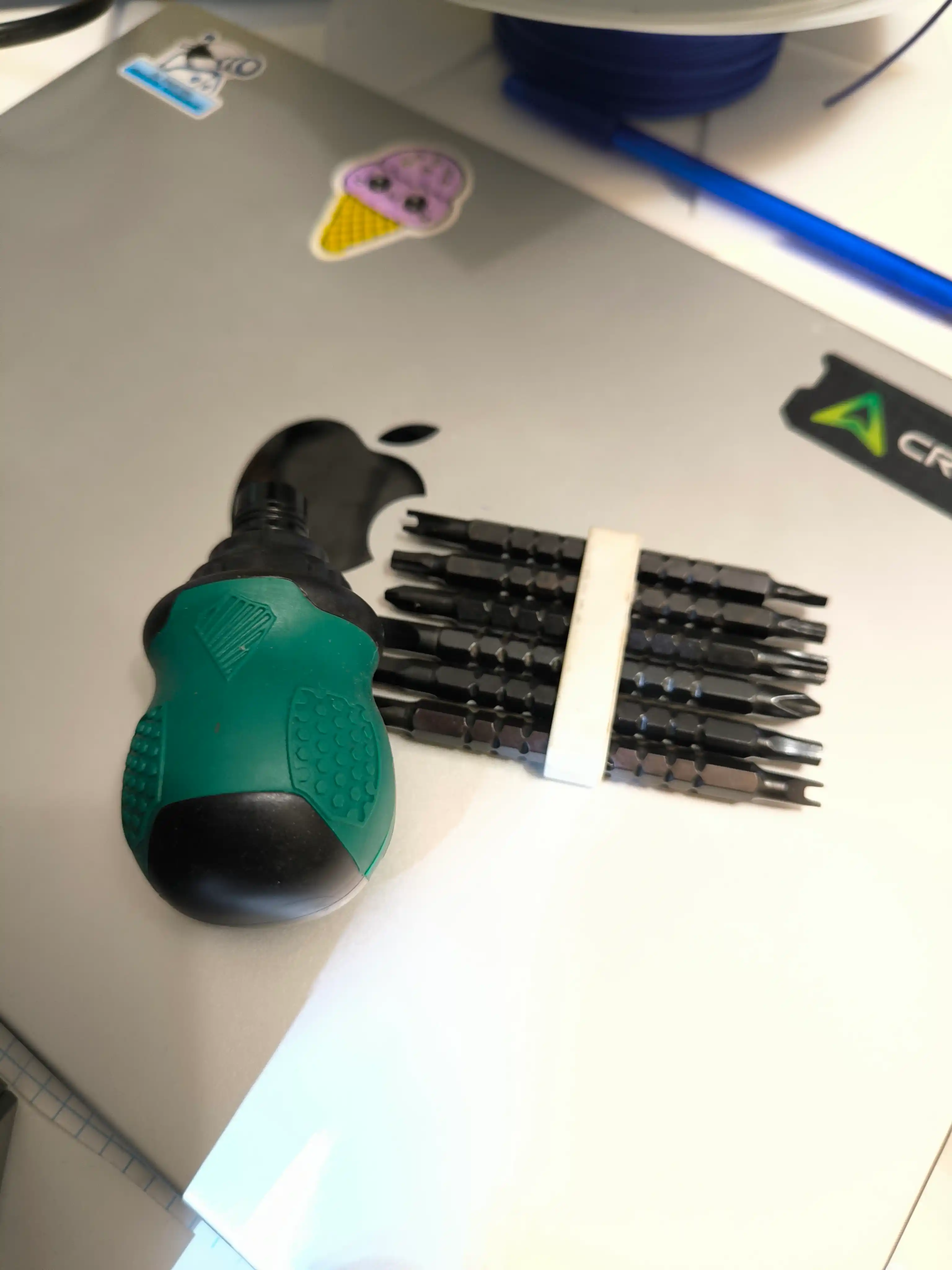 Otvertka universal Xtuosen 18702, 3 rejimli mexanizm, 12 magnit bit