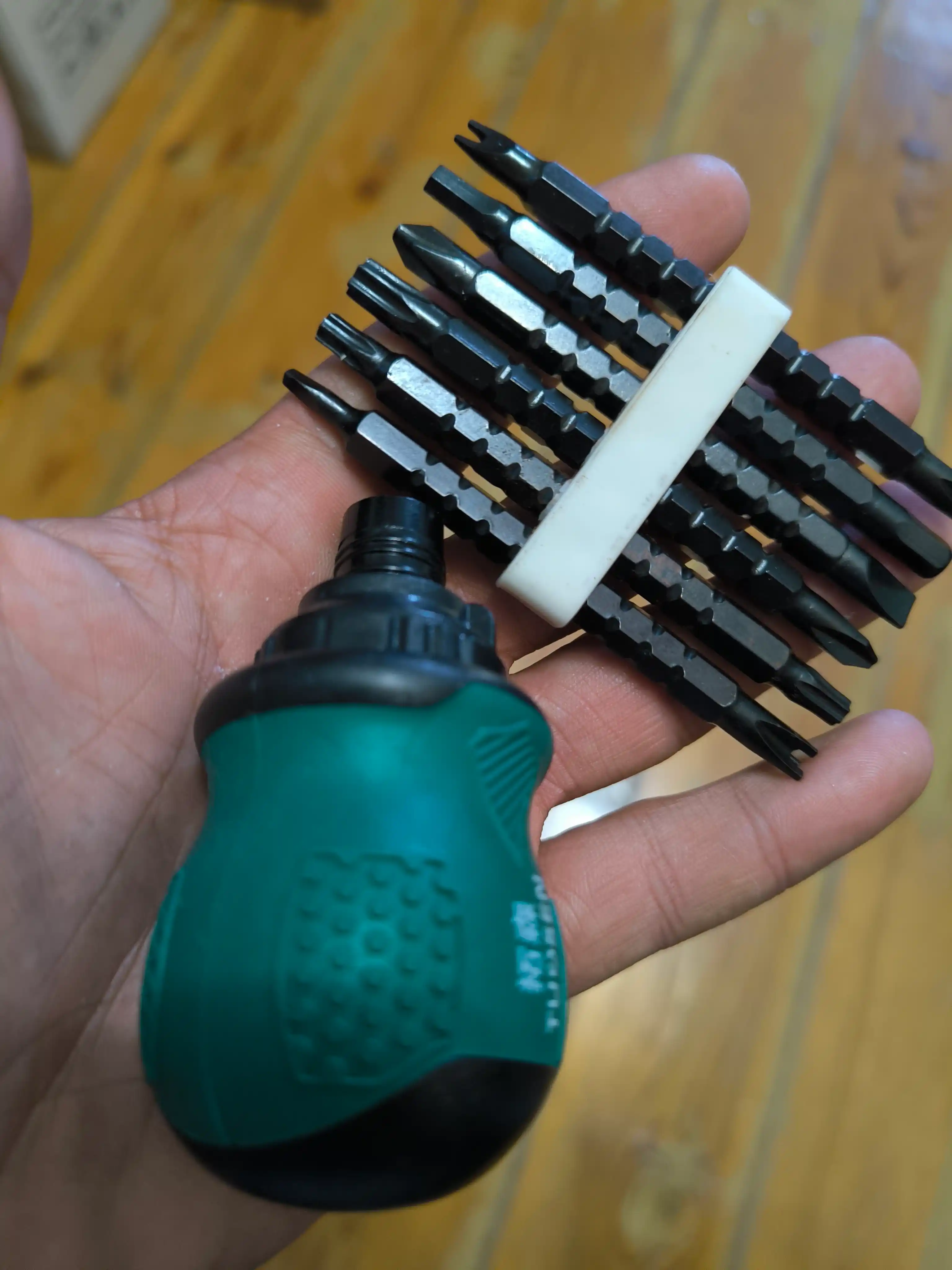 Otvertka universal Xtuosen 18702, 3 rejimli mexanizm, 12 magnit bit