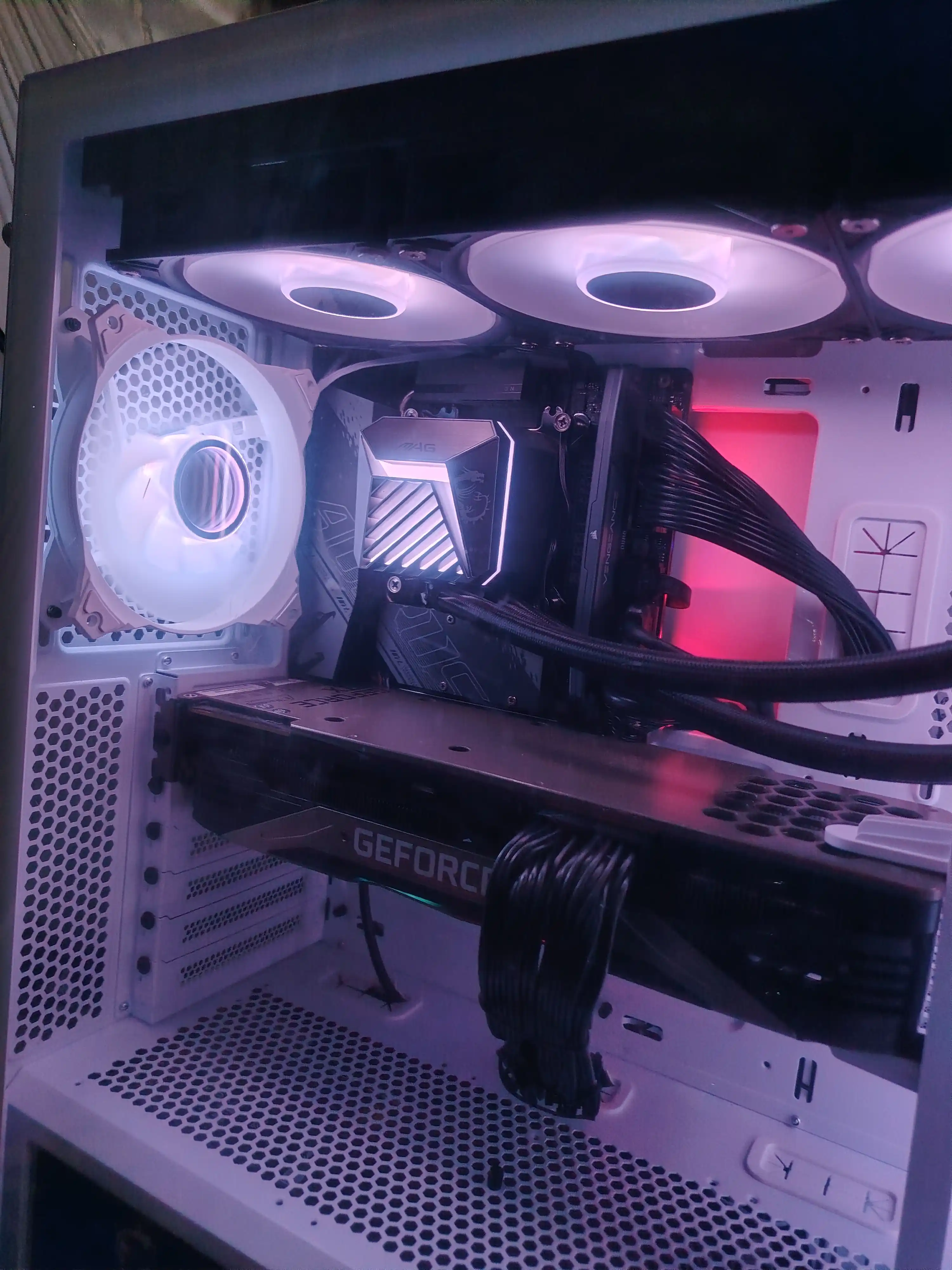 MSI MAG CORELIQUID A15 360 suyuq sovutish tizimi