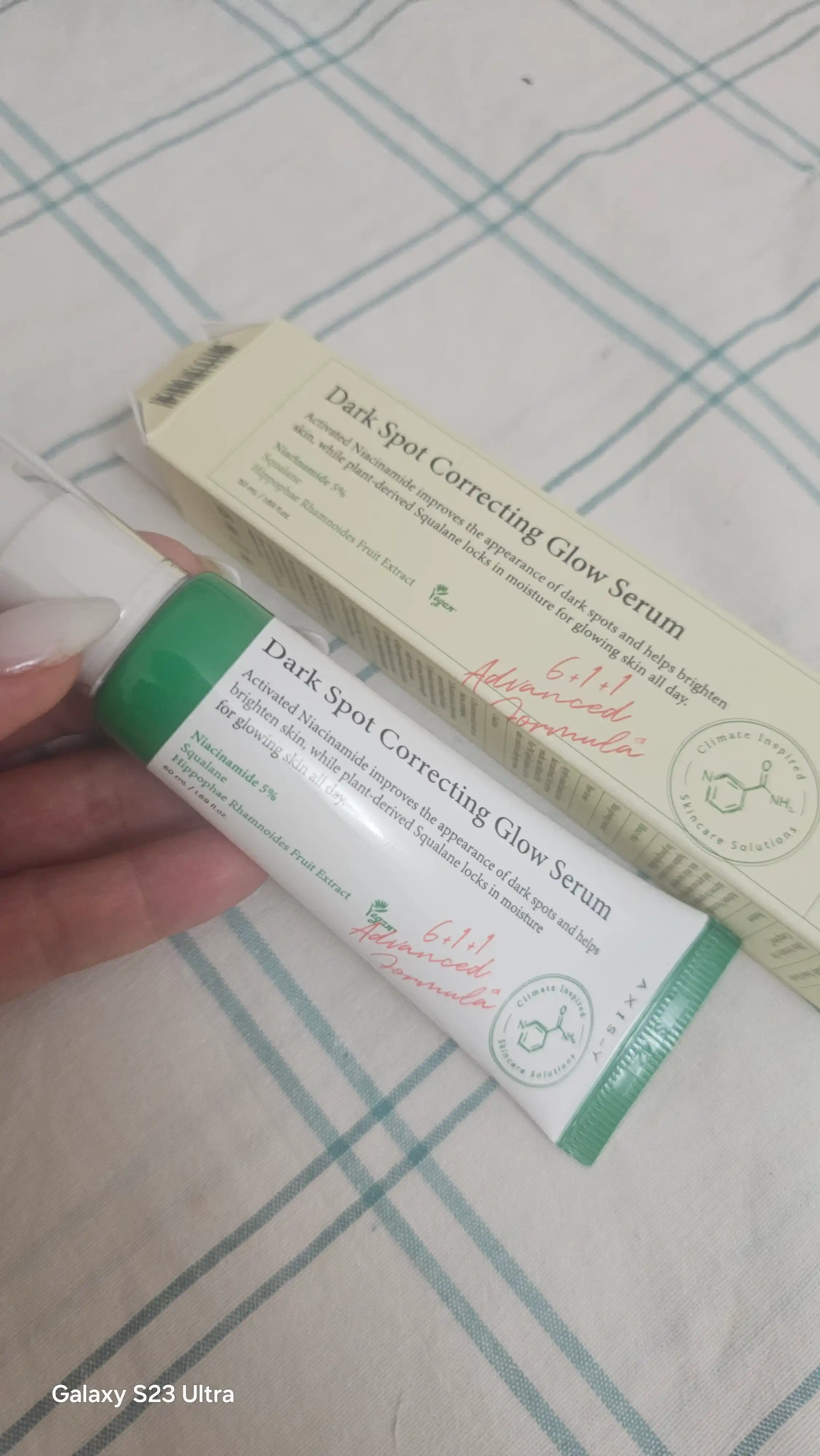 Oqartiruvchi zardob Dark Spot Correcting Glow Serum Axis-Y, yuzni parvarish qilish uchun