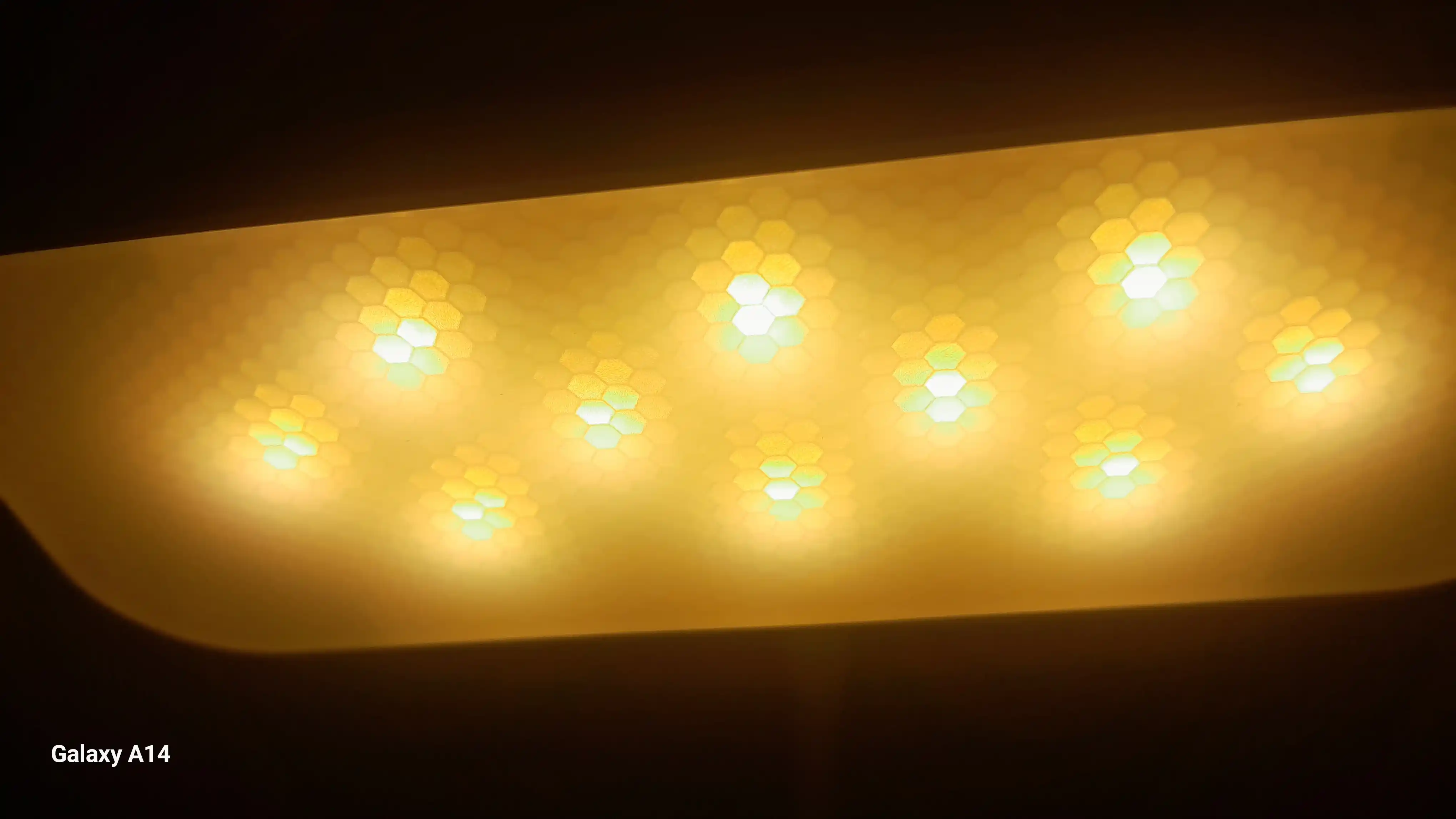 LED svetilnik qo‘shimcha penali bilan – energiya tejamkor, yorqin yoritish funksiyasi