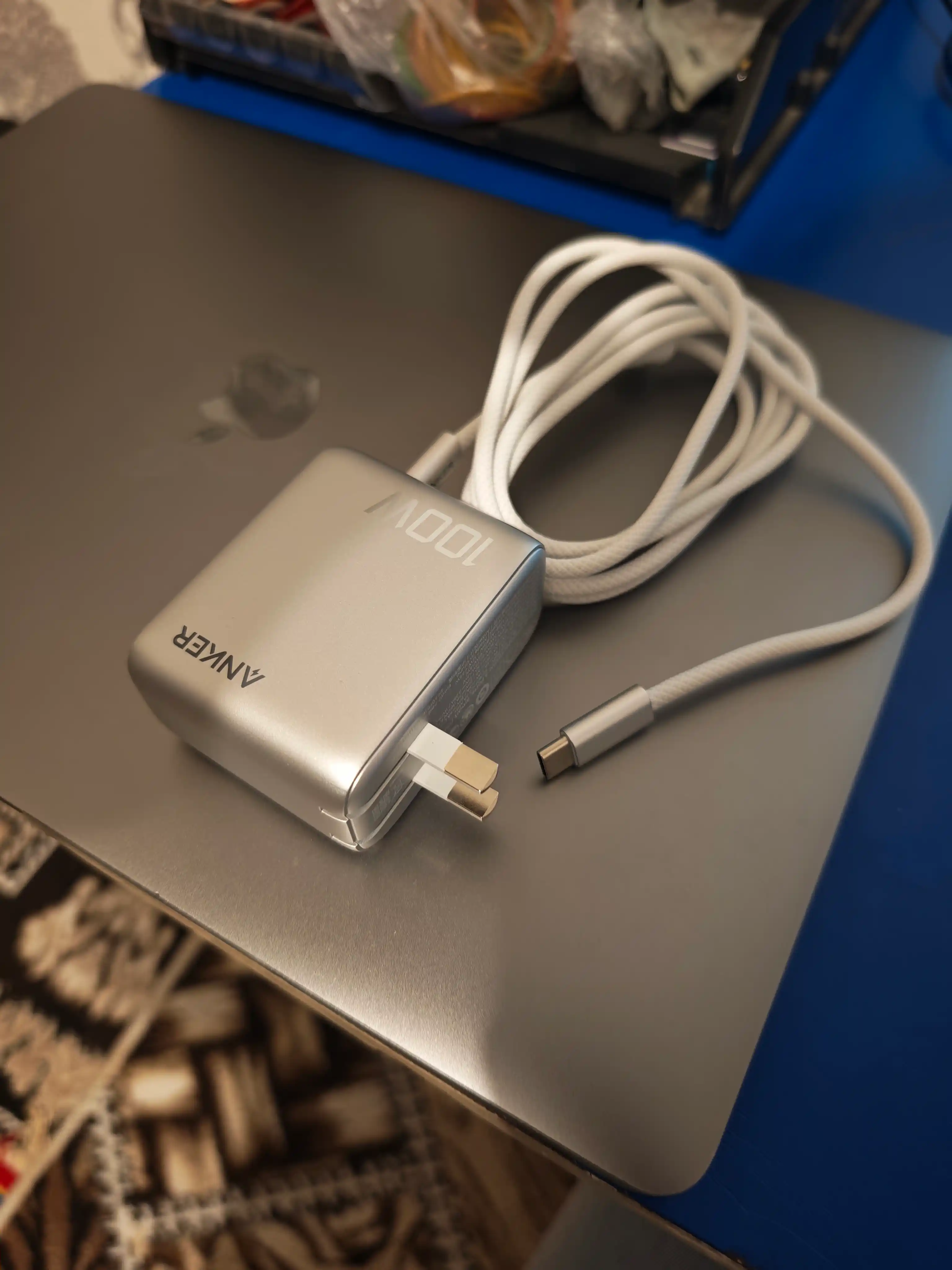 Зарядное устройство Anker 100W, 3 порта, Smart Display, быстрая зарядка, 2 USB-C, USB-A