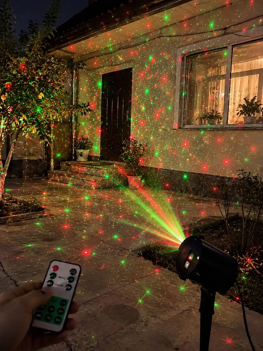 Lazerli proyektor RGB, yangi yil chirog‘i, hovli va uy fasadi uchun, pult va taymerli