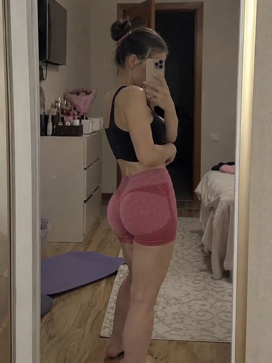 Sport va yoga uchun baland belli sport shortiklari
