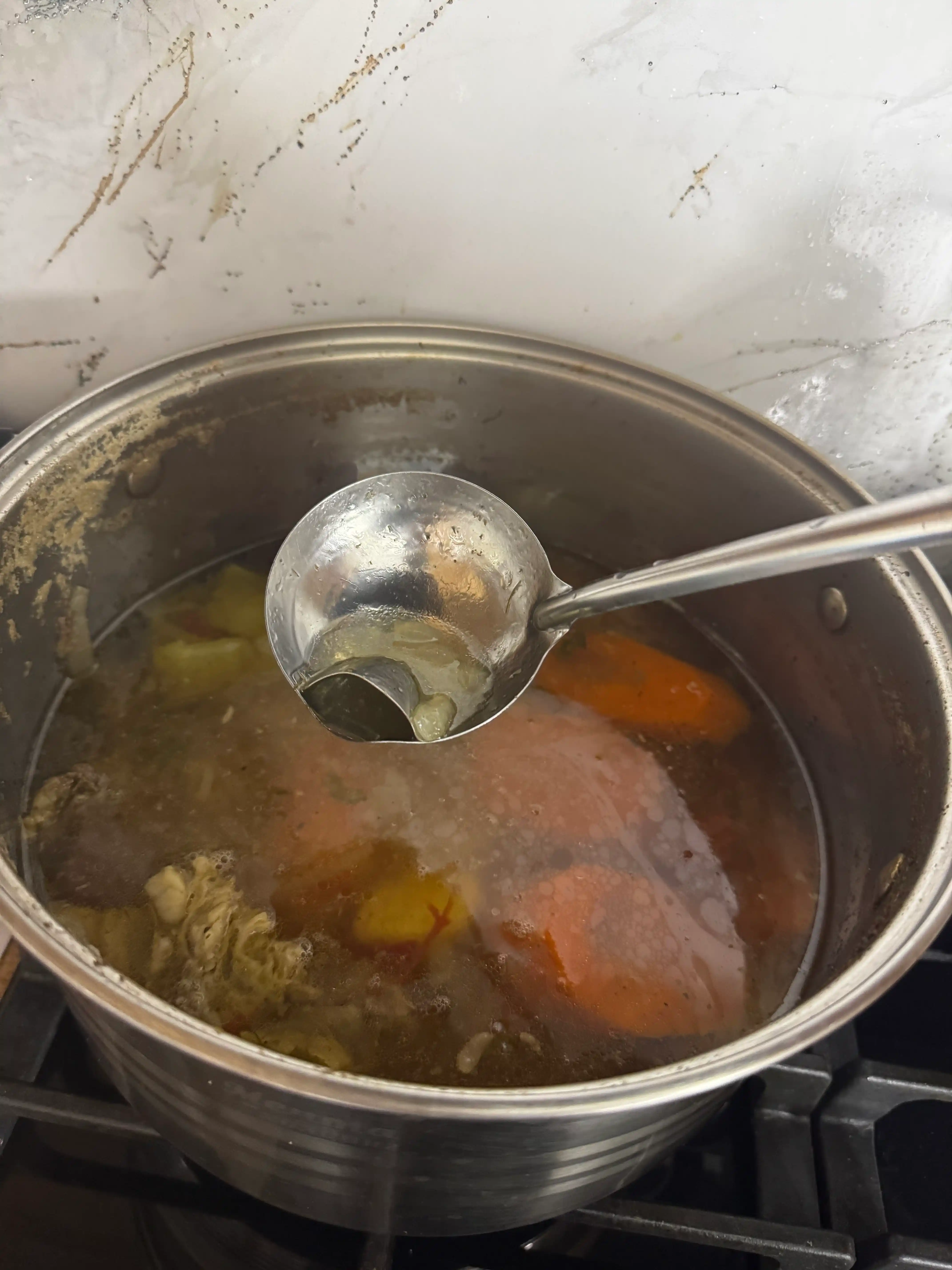Yog‘ ajratuvchi cho‘mich, Oshxona cho‘michi, Yog‘ni ajratish uchun qoshiq, oshxona anjom