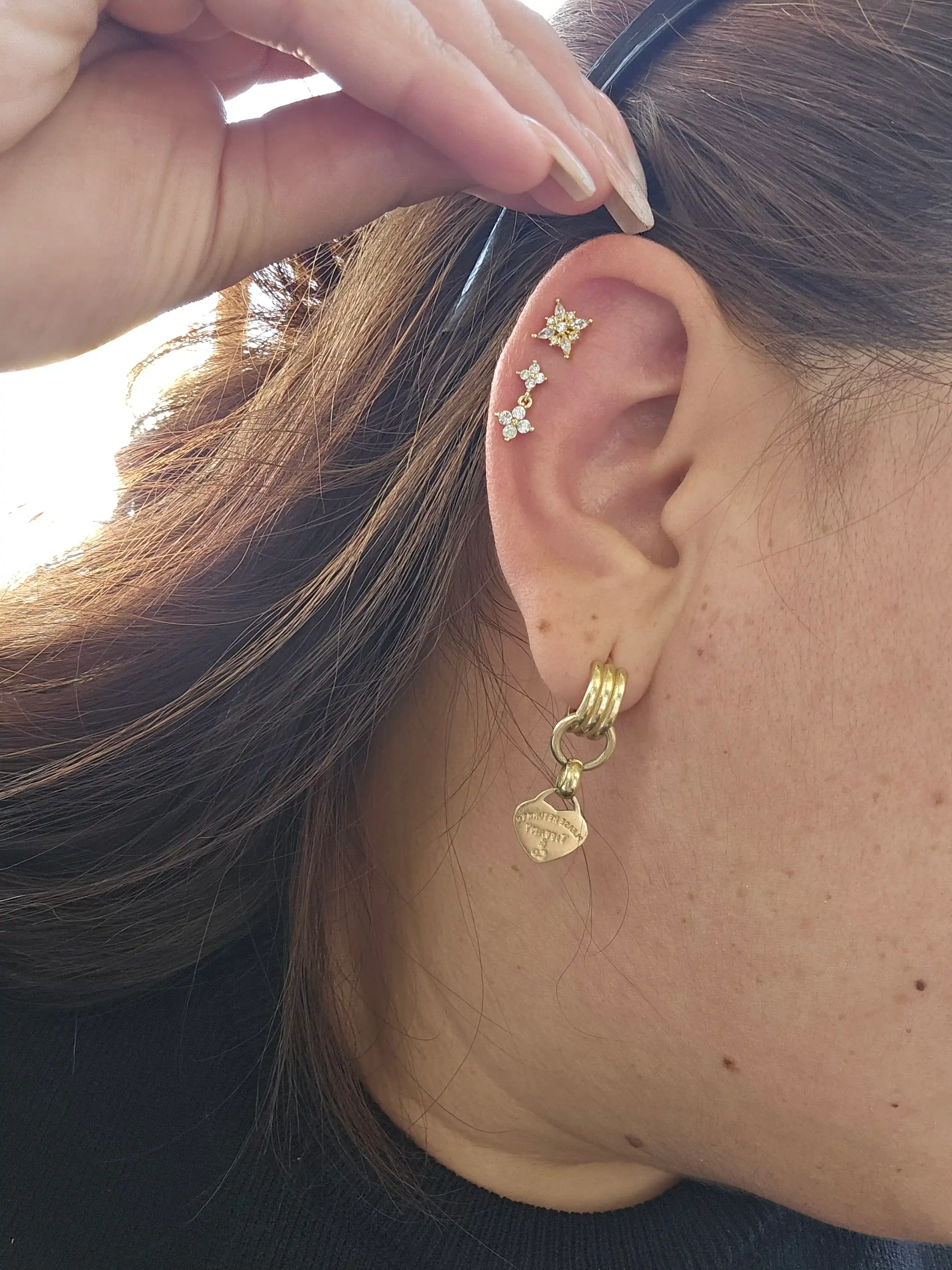 Fianitli pirsing-sirg‘a, tog‘ay, tragus, xeliks, labret uchun sirg‘a
