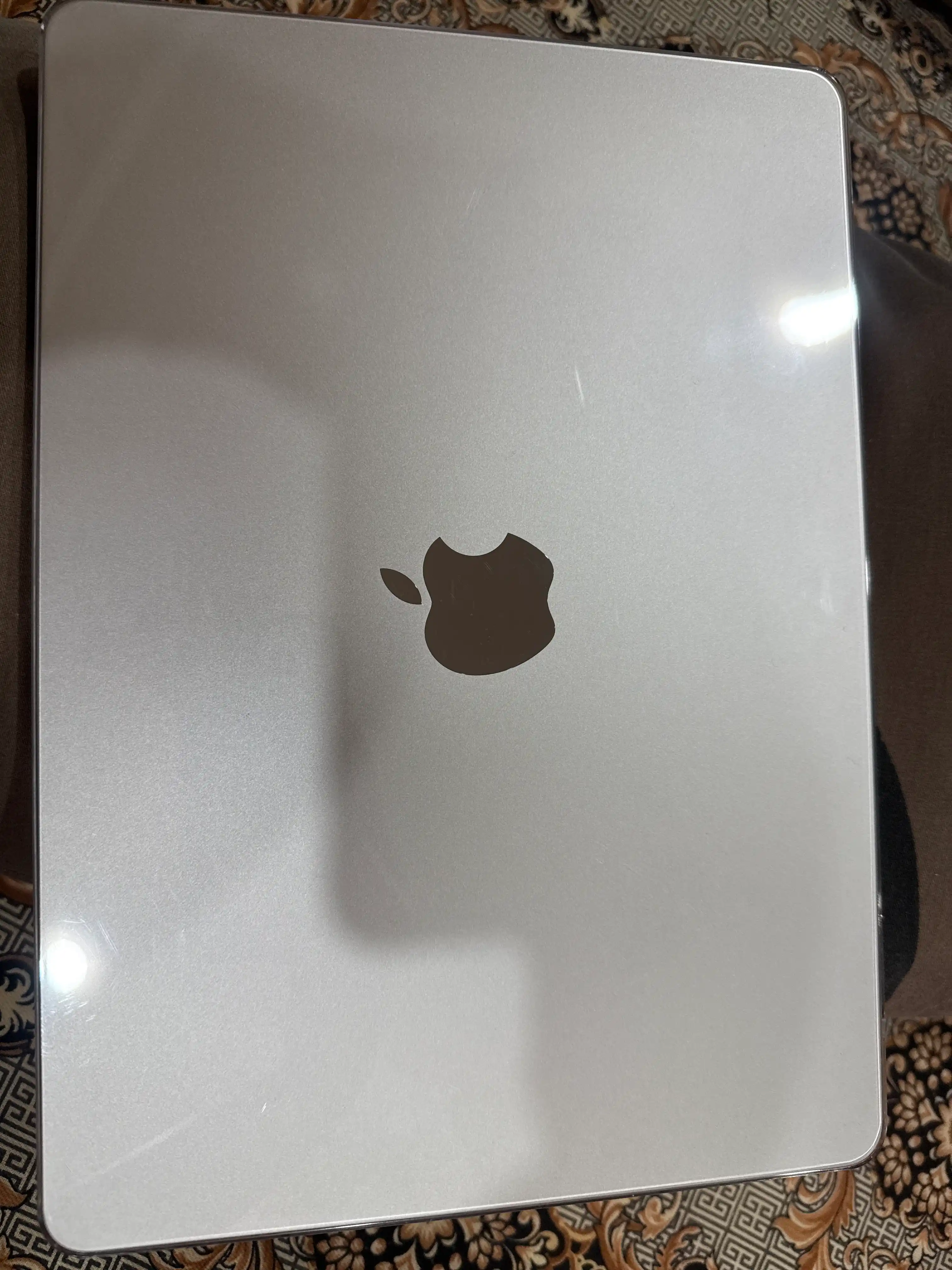 MacBook Air 13.6 M2 M3 M4 M5 uchun shaffof g'ilof