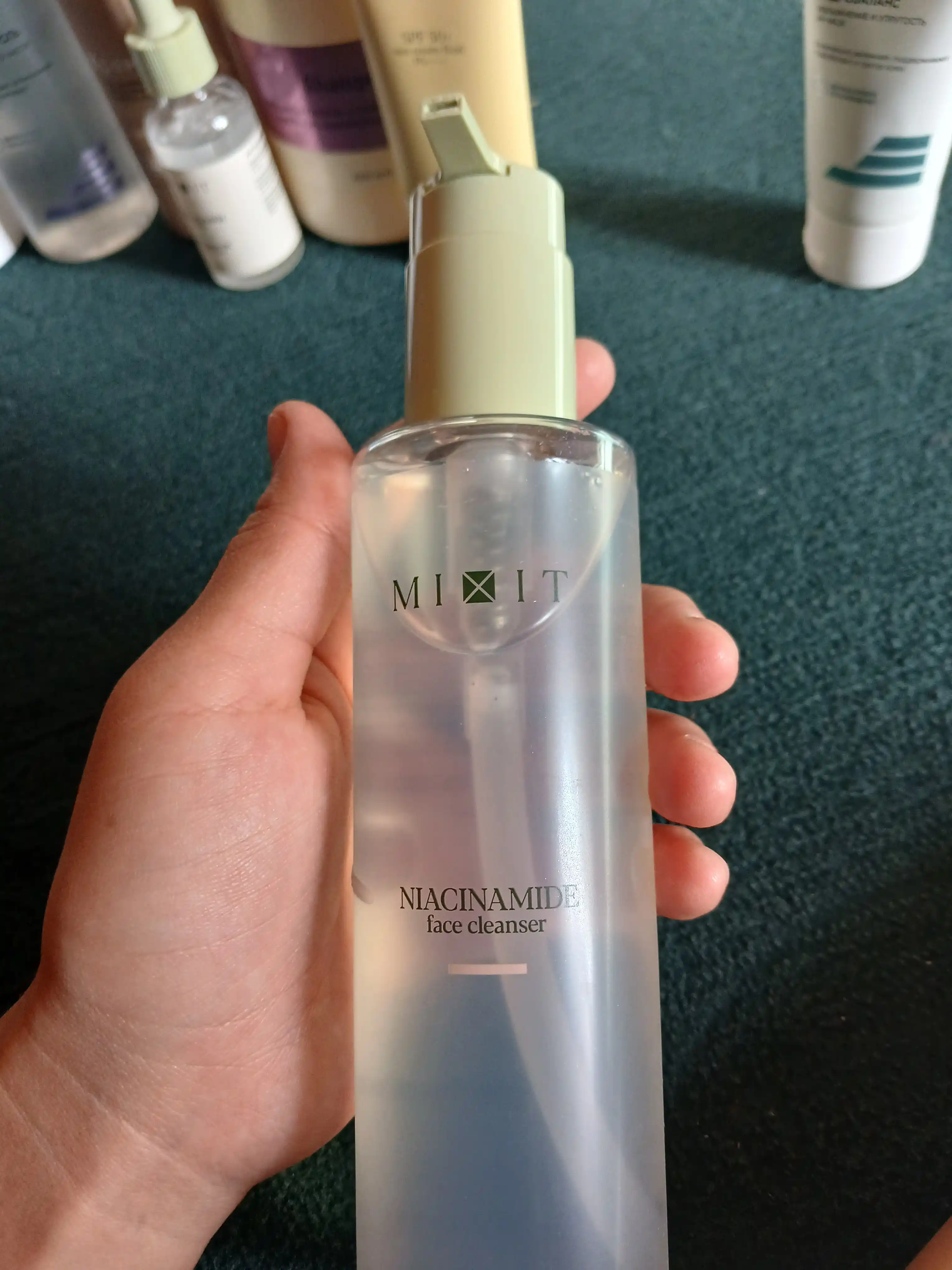 MIXIT Niacinamide tozalovchi va matli yuz yuvish geli, 250 ml
