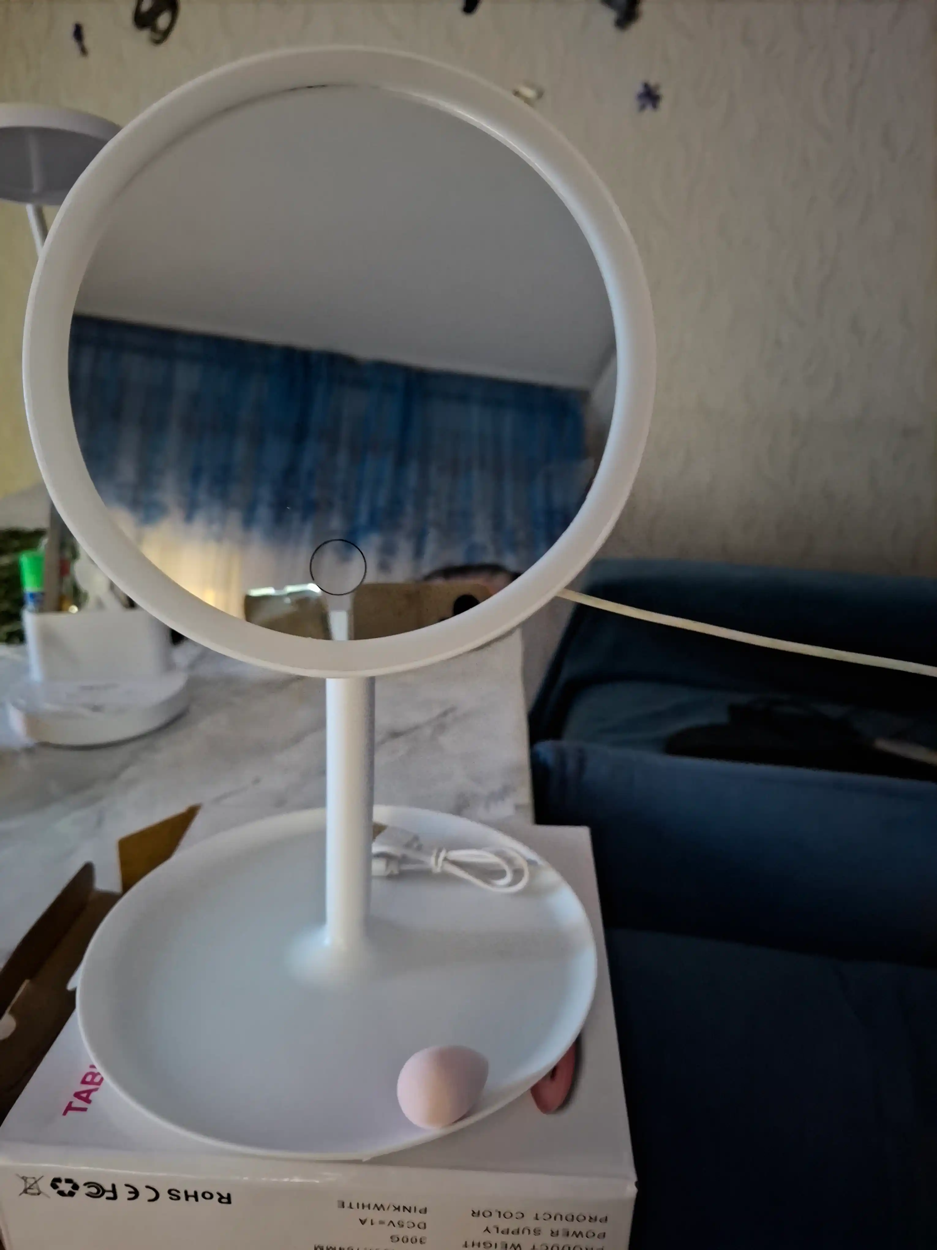 LED yoritgichli kosmetik stol oynasi - bo'yanish uchun yoritish