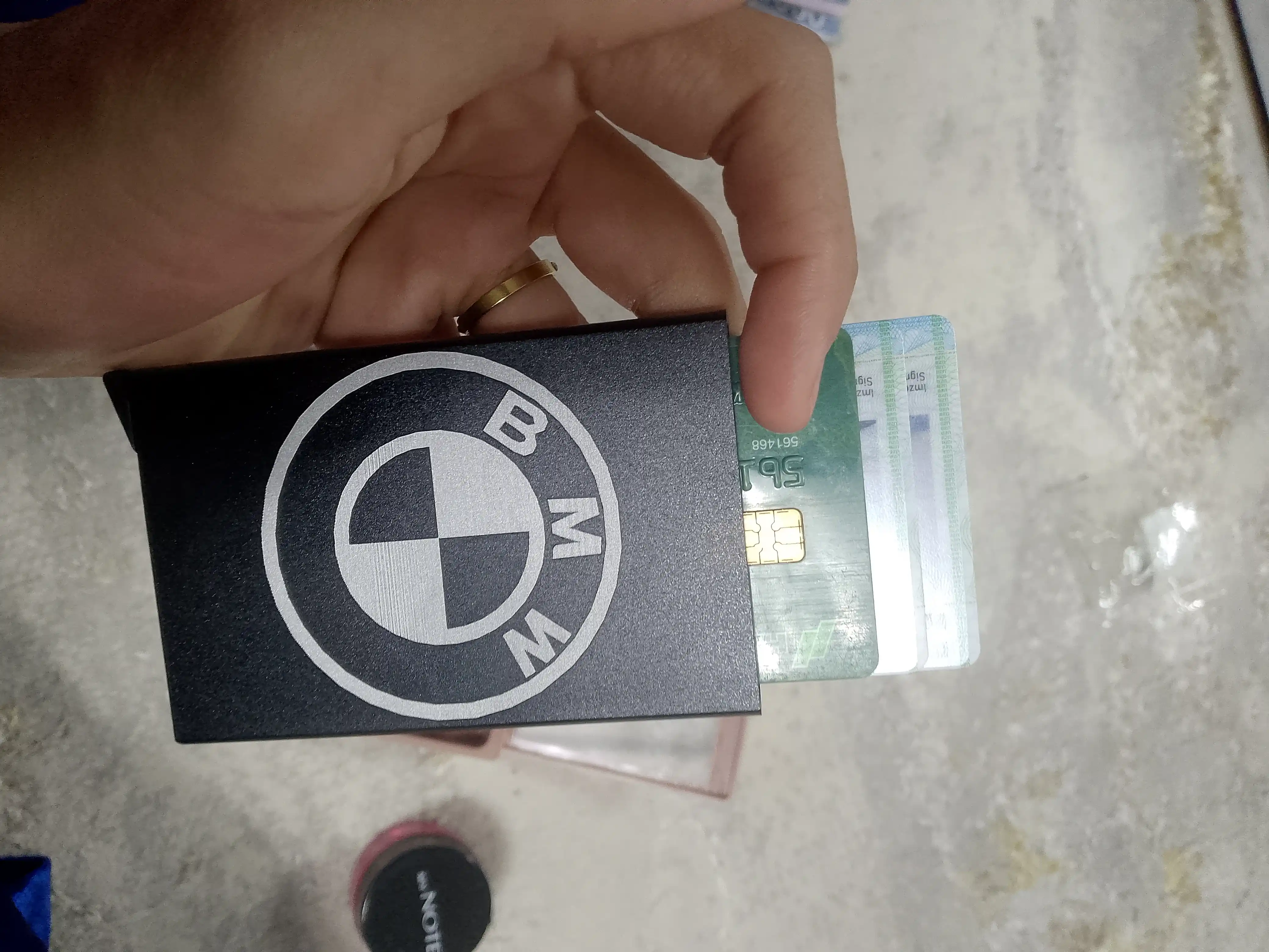 Metall kardxolder-RFID himoyasi, ixcham va ishonchli, hujjatlar uchun taktik