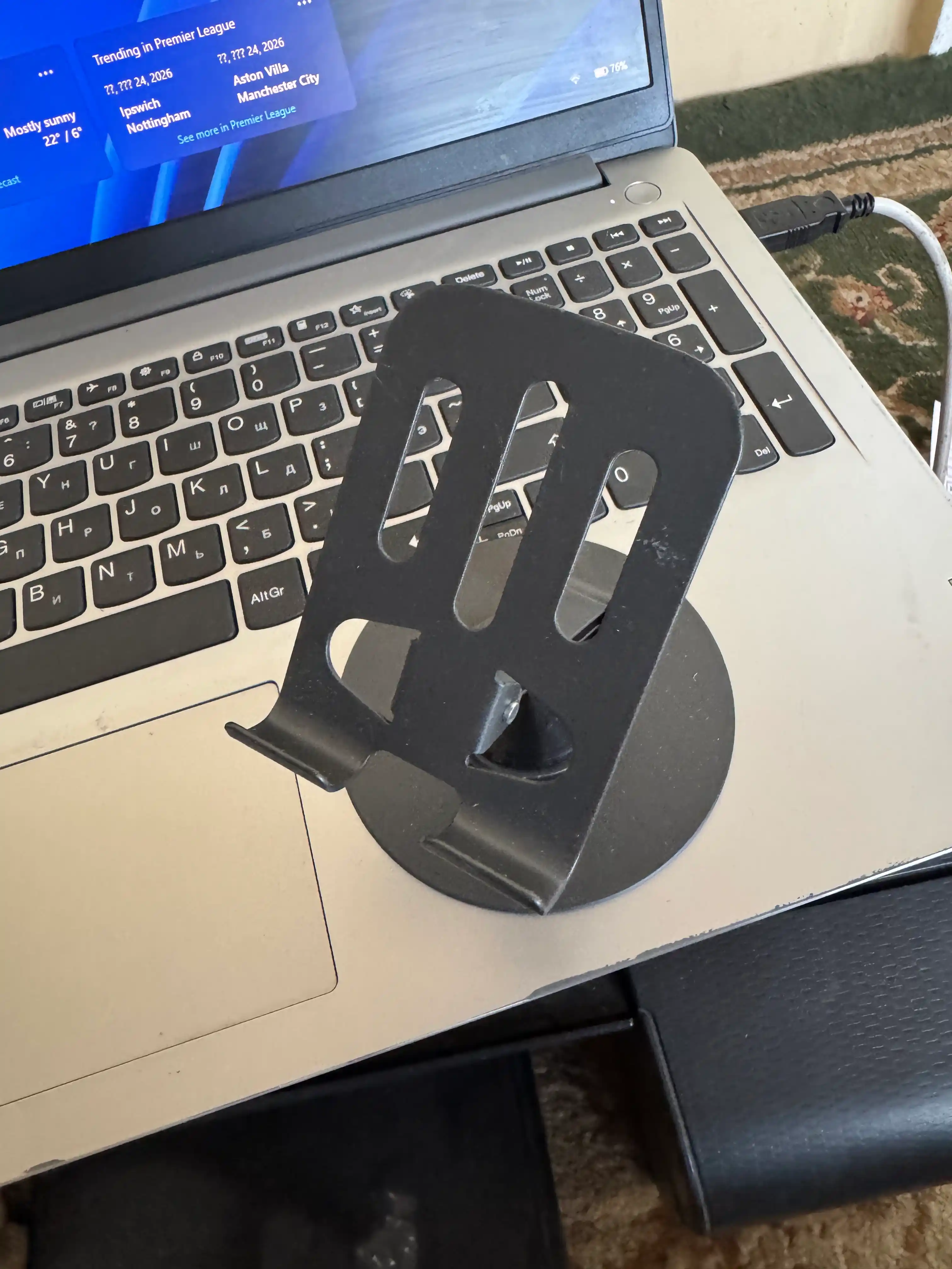 Металлический держатель-подставка с поворотом на 360° для смартфонов и планшетов
