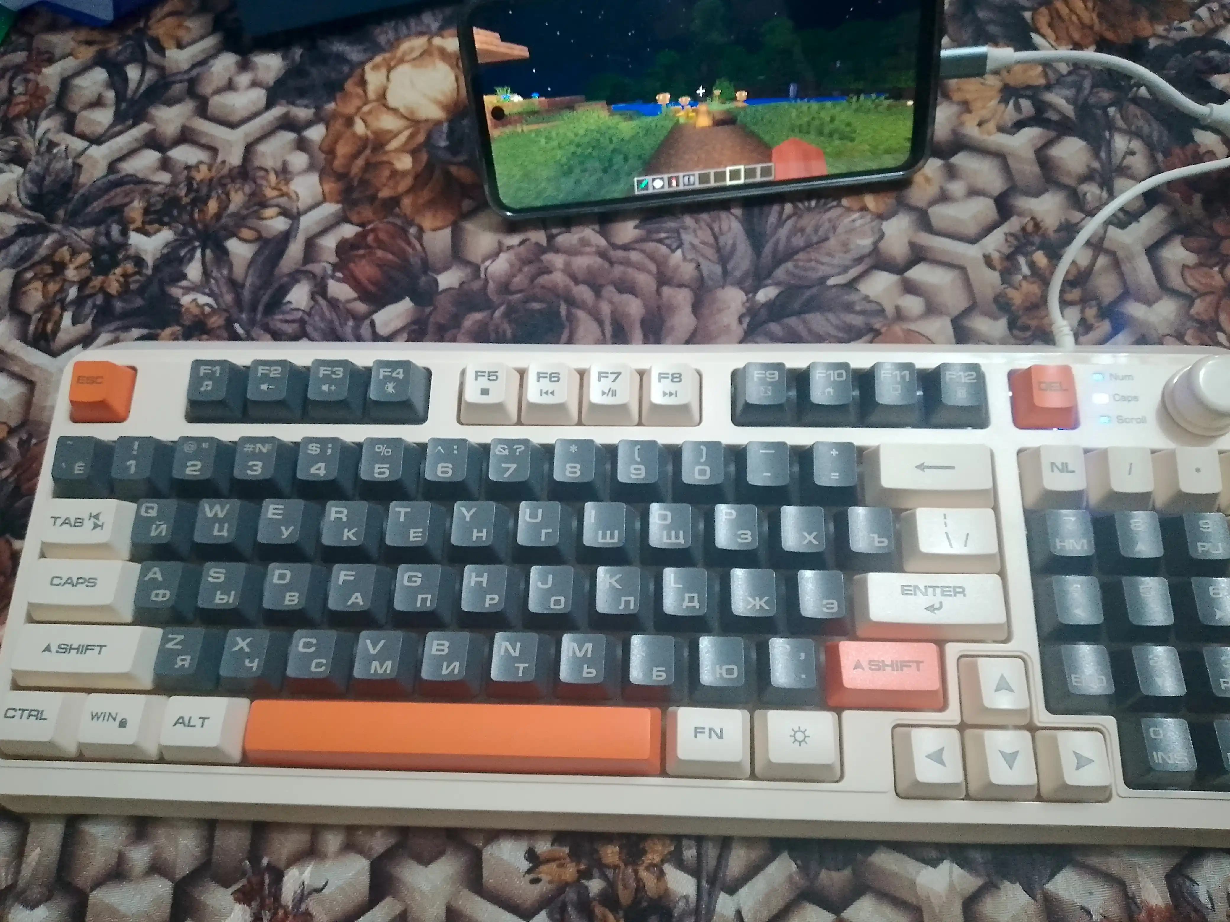 O‘yinchilar va kompyuter uchun simli RGB LED o‘yin klaviaturasi