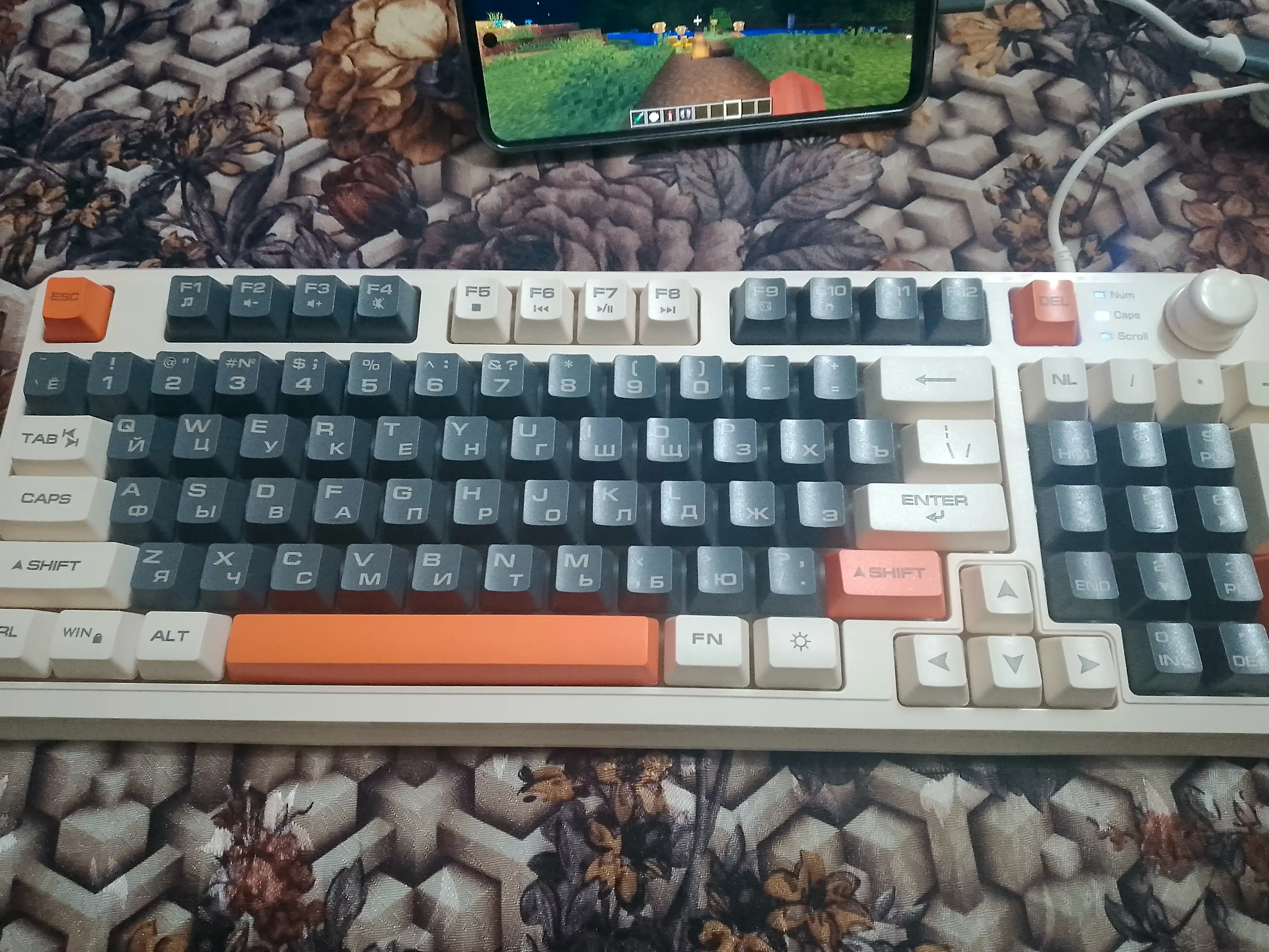 O‘yinchilar va kompyuter uchun simli RGB LED o‘yin klaviaturasi