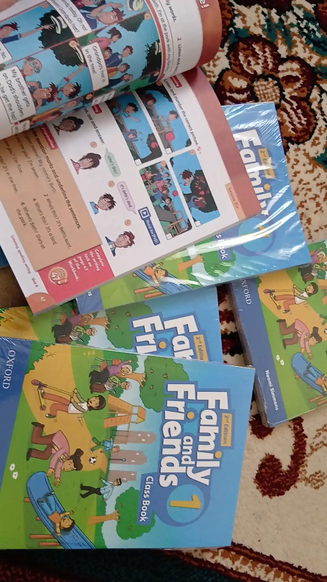 Family and Friends 1, 2nd edition, Student's book + Workbook
