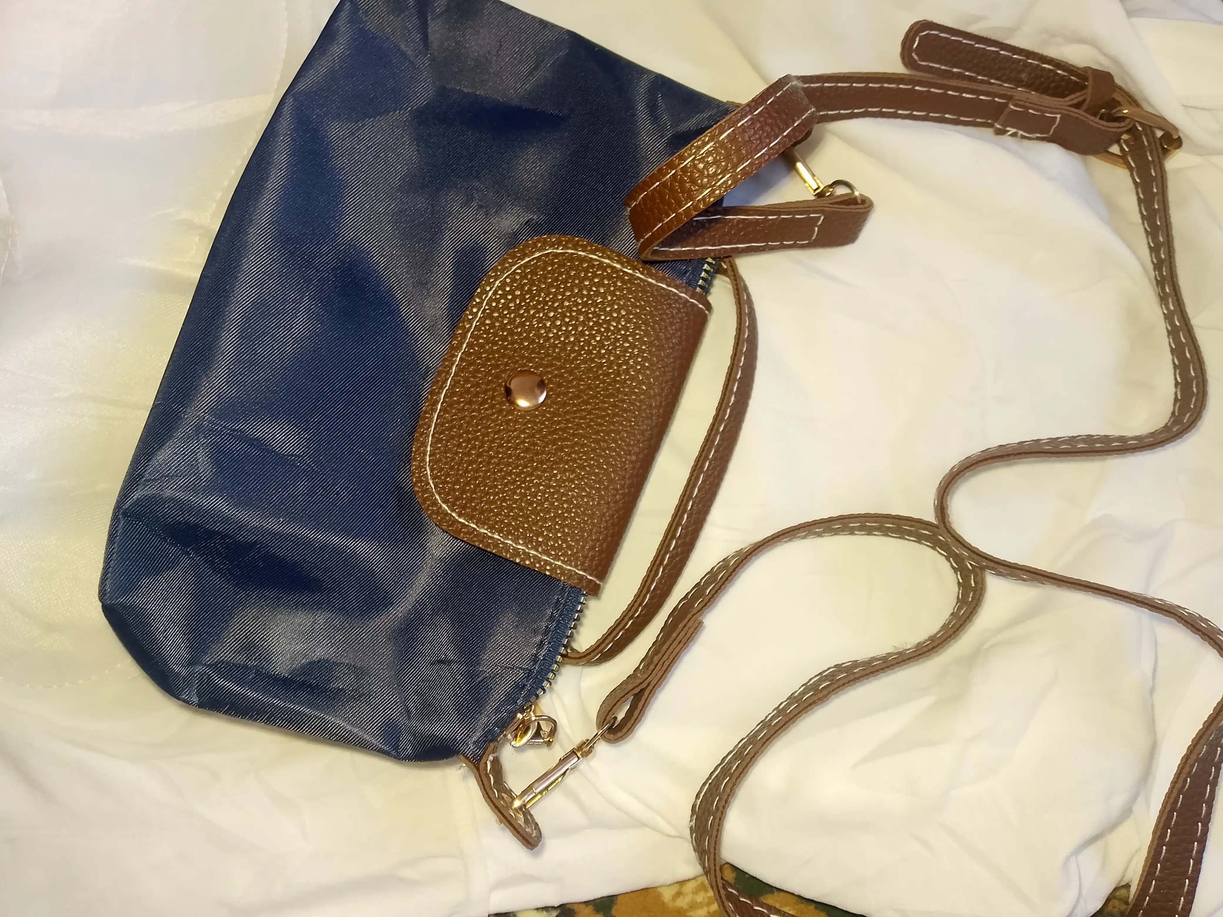 Ayollar uchun Longchamp uslubidagi eko-charmdan kichik kross-bodi sumkasi