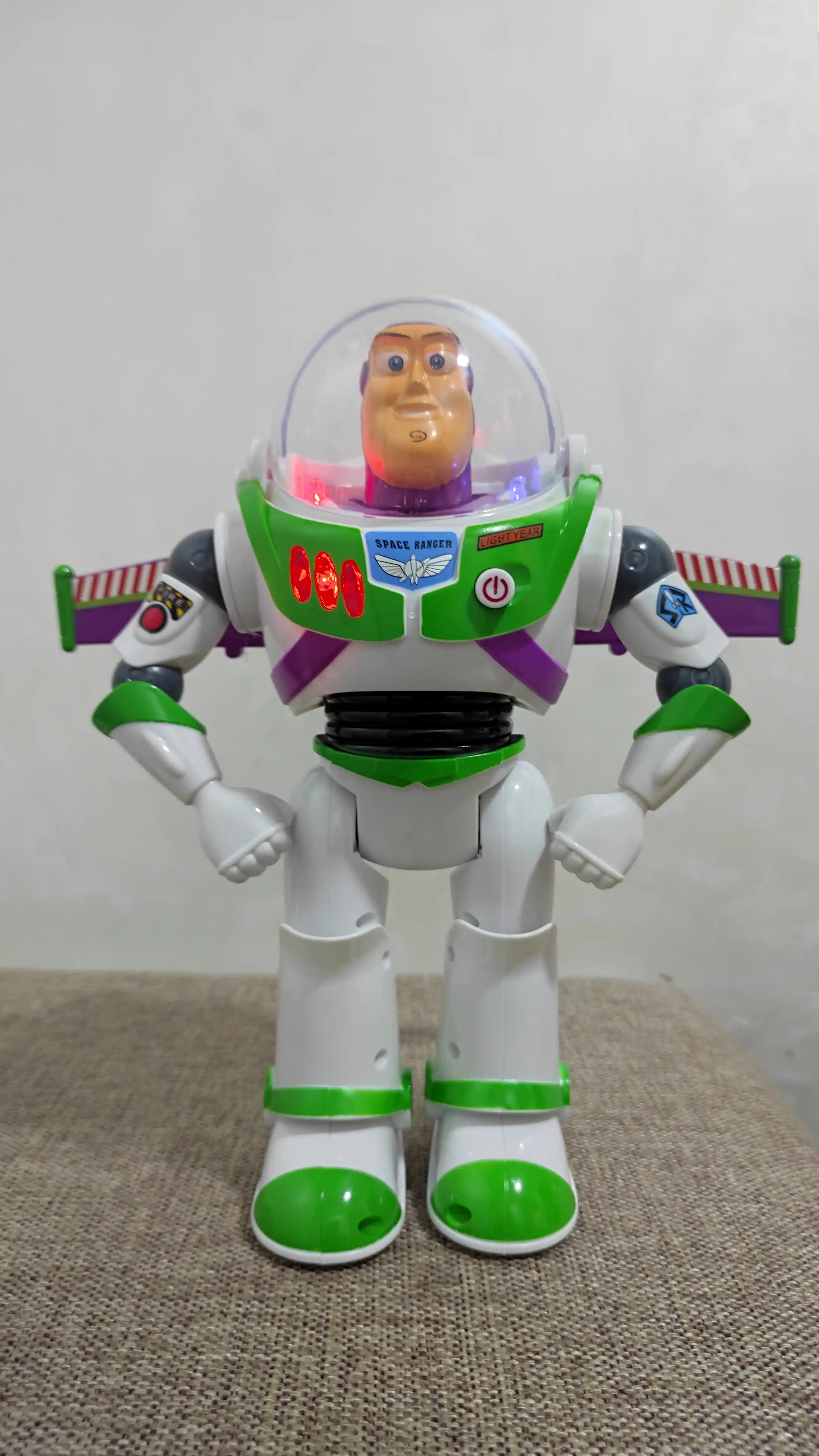 Buzz Lightyear va Woody o‘yinchoqlari hikoyasi