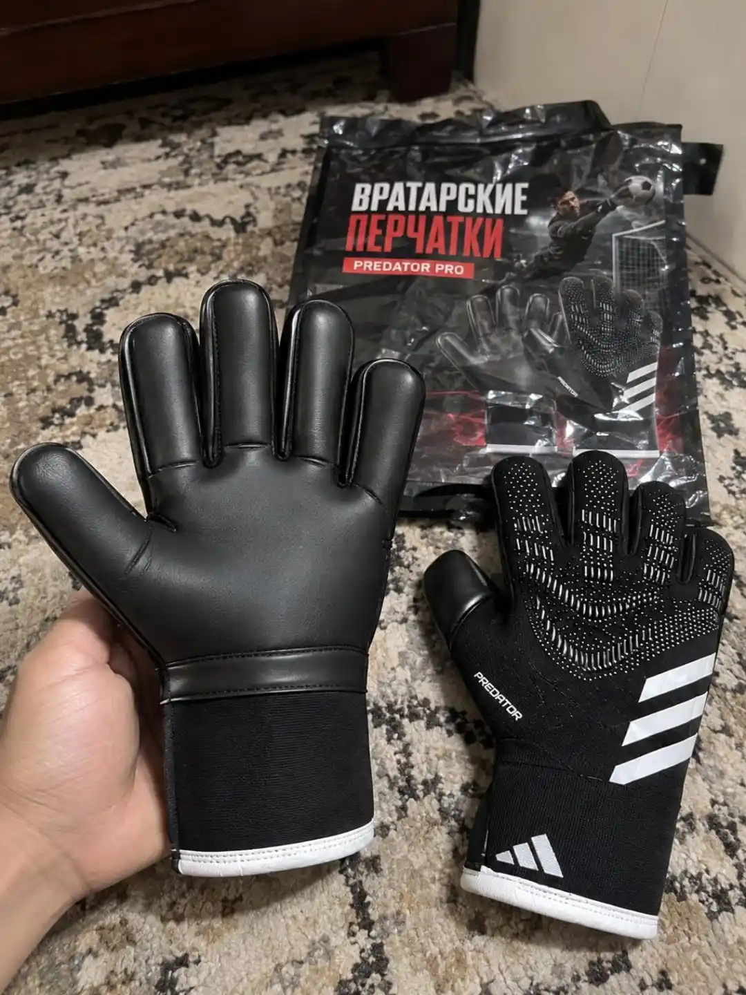 Вратарские перчатки