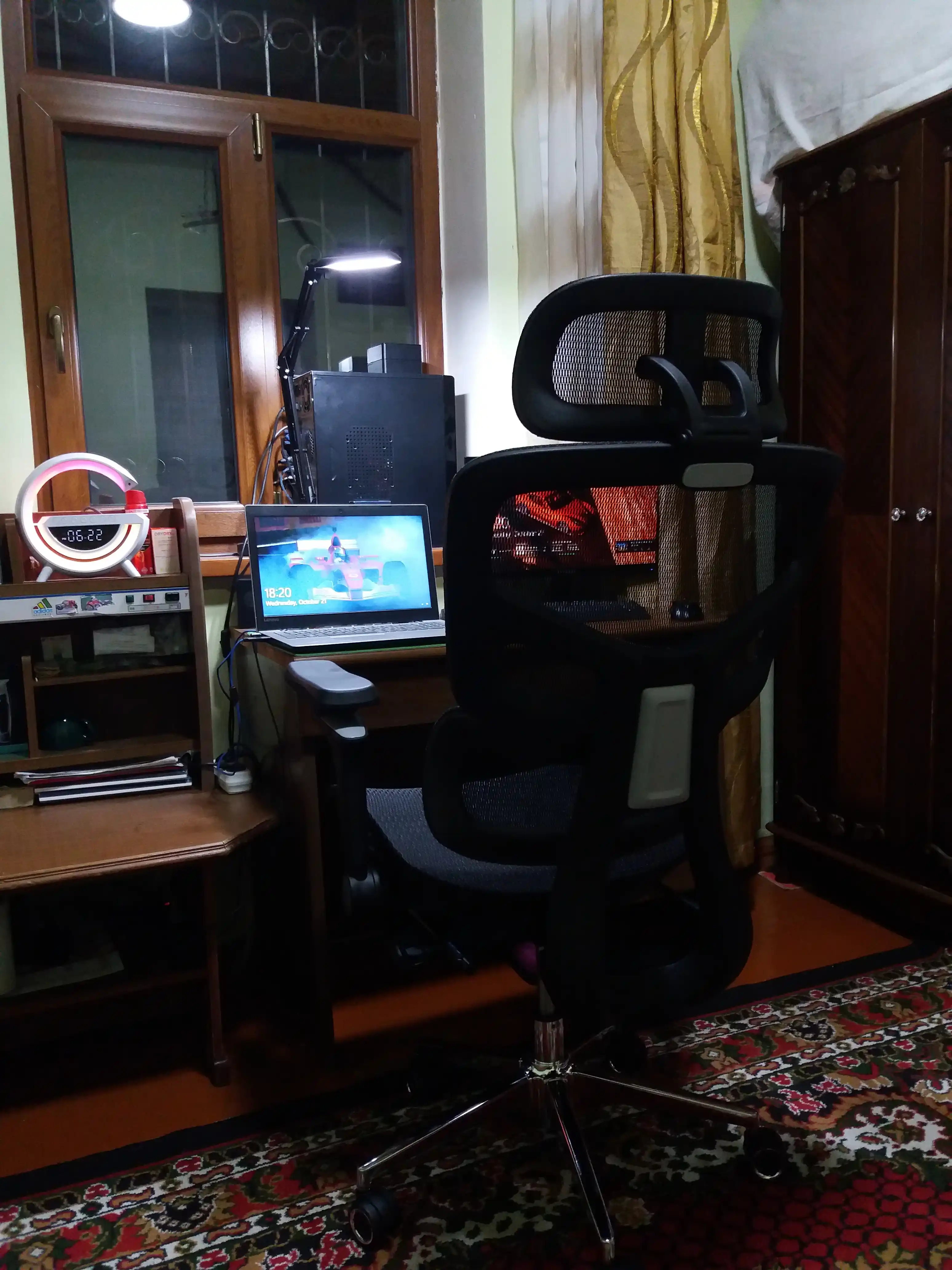 Ergonomik ofis kreslosi, to‘rli suyanchiqli, 120 kg gacha yuk ko‘taradigan, sozlanadigan