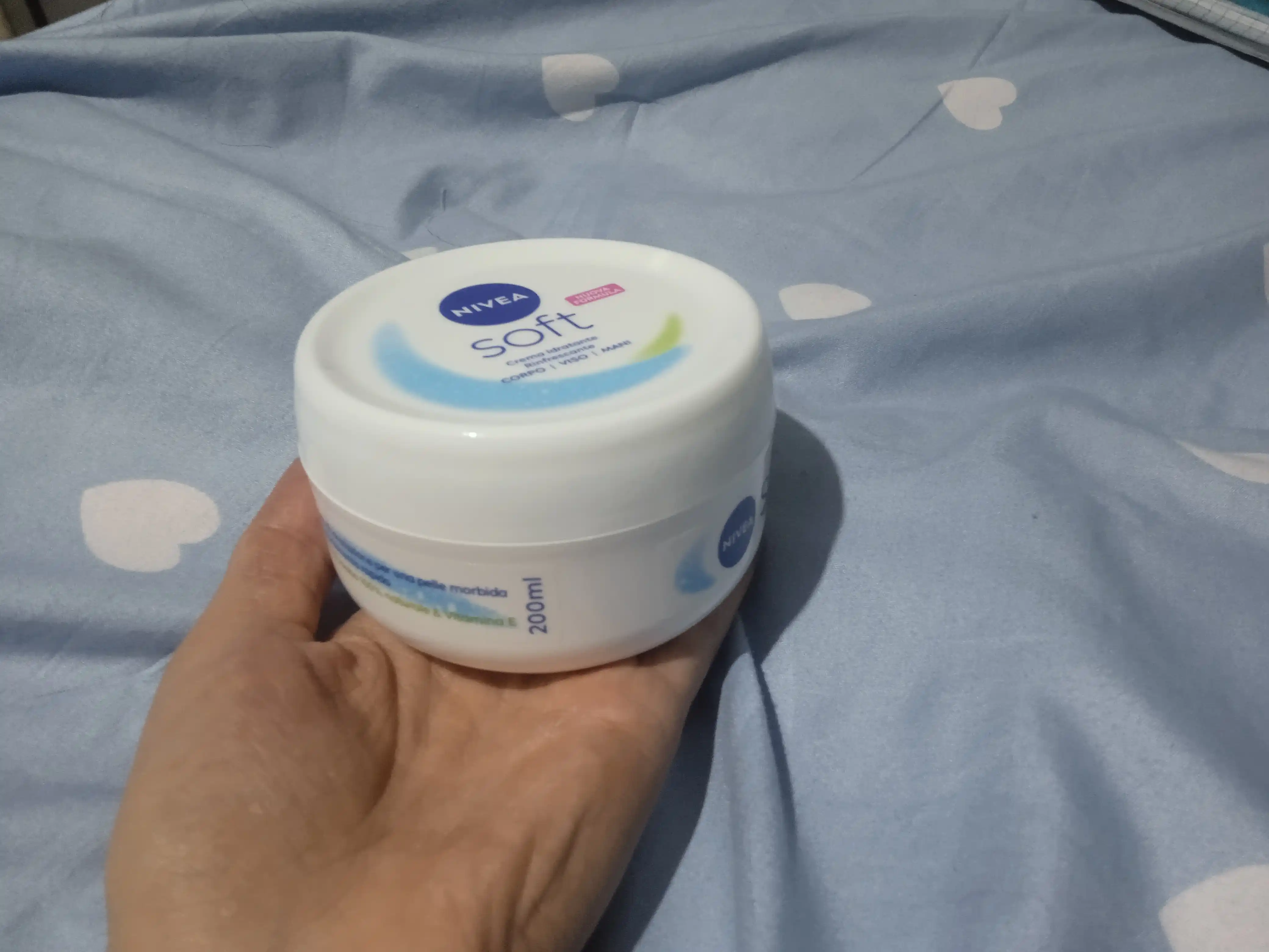 NIVEA Soft universal krem, vitaminlar bilan