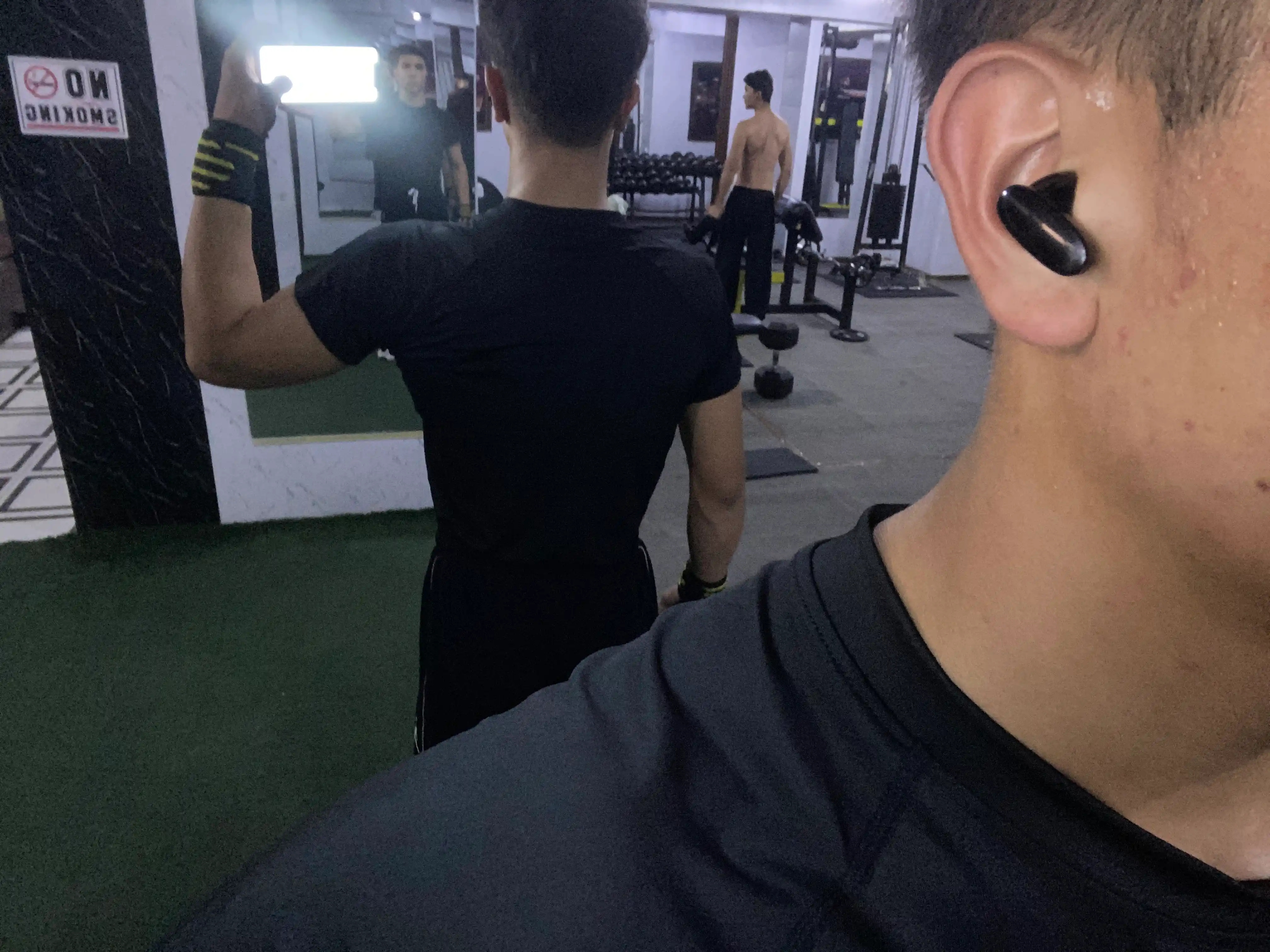 Erkaklar uchun kompression sport futbolkasi zal va fitnes uchun rashgard