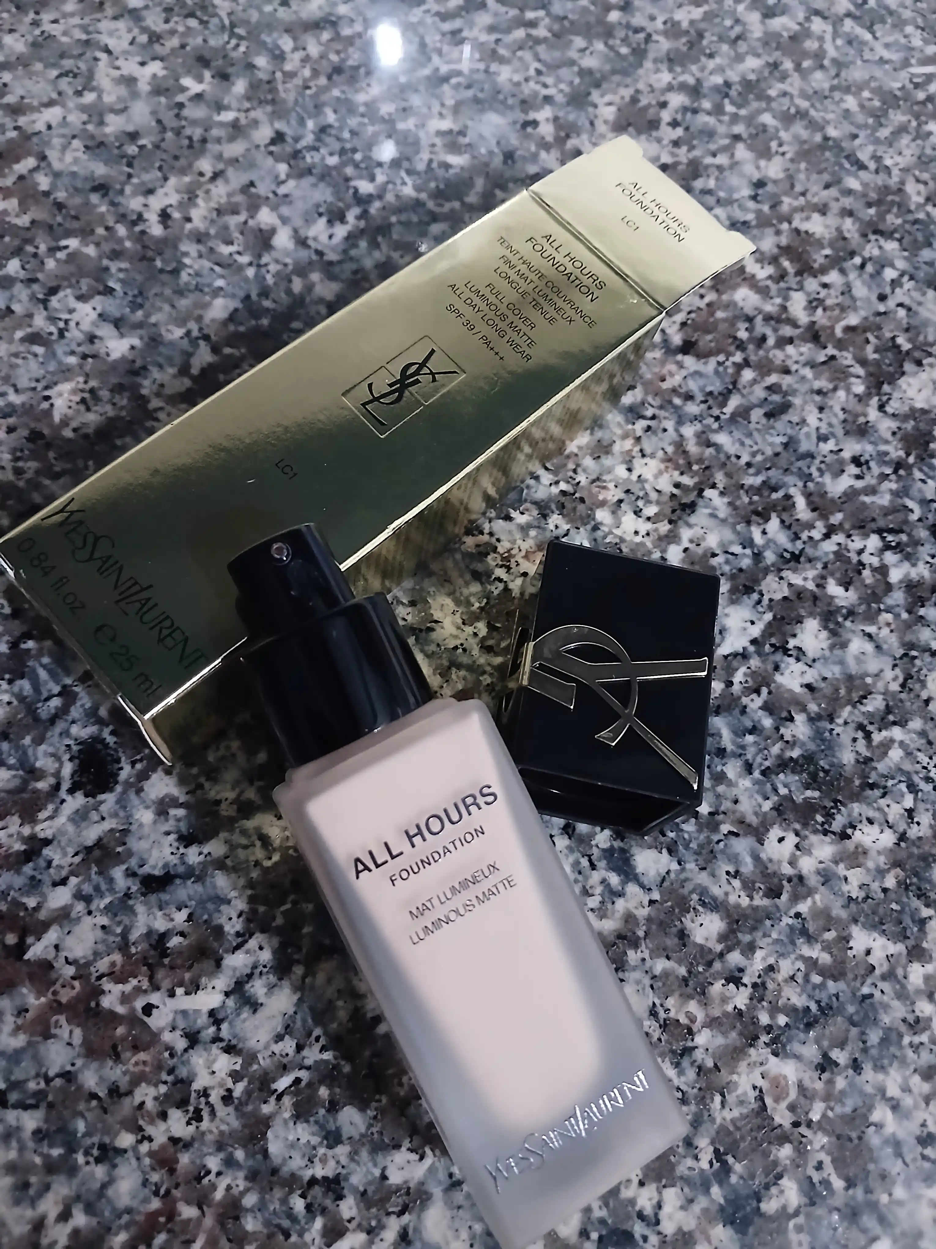Yves Saint Laurent Tonal All Hours kremi, 25 ml