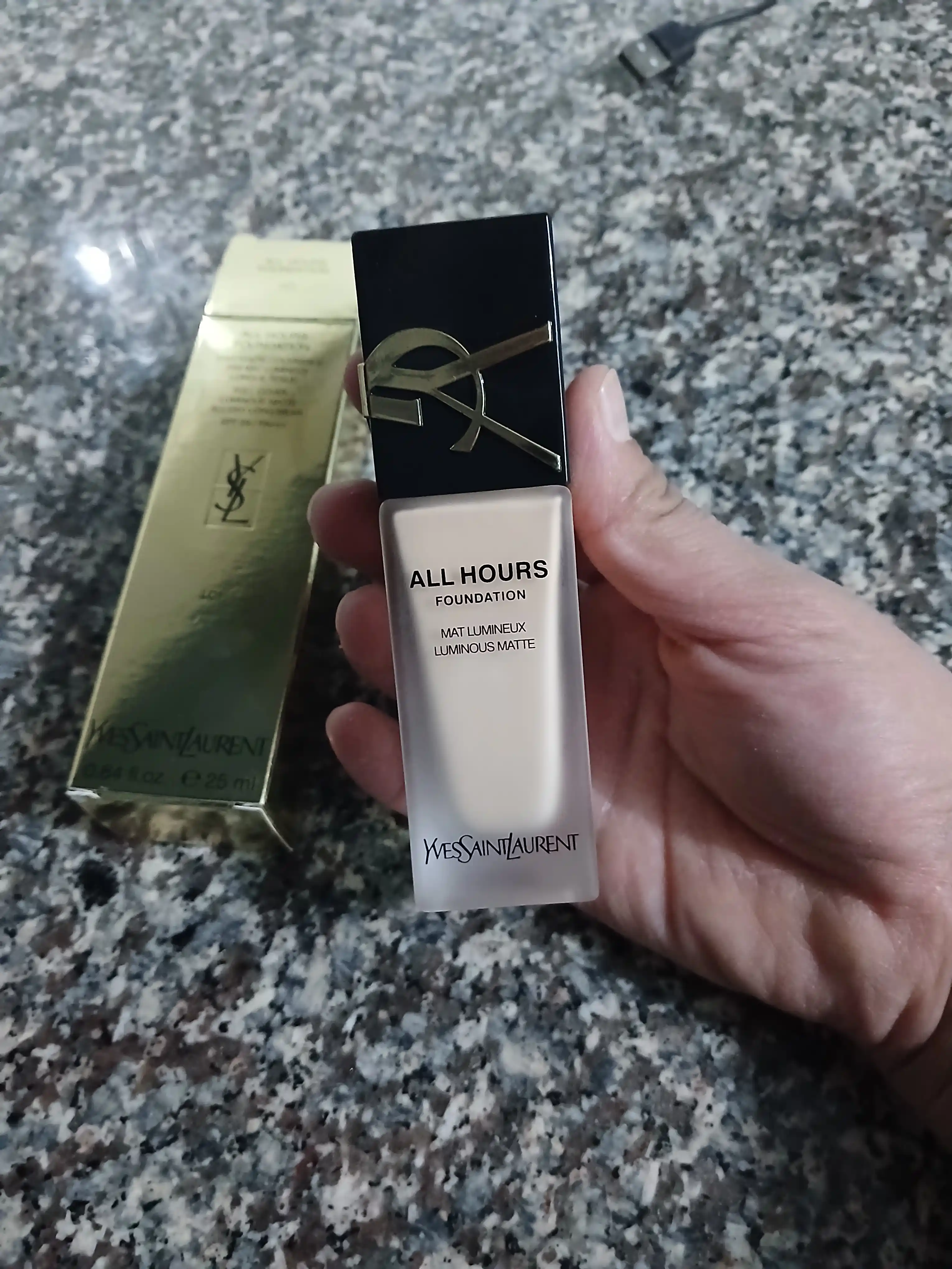 Yves Saint Laurent Tonal All Hours kremi, 25 ml