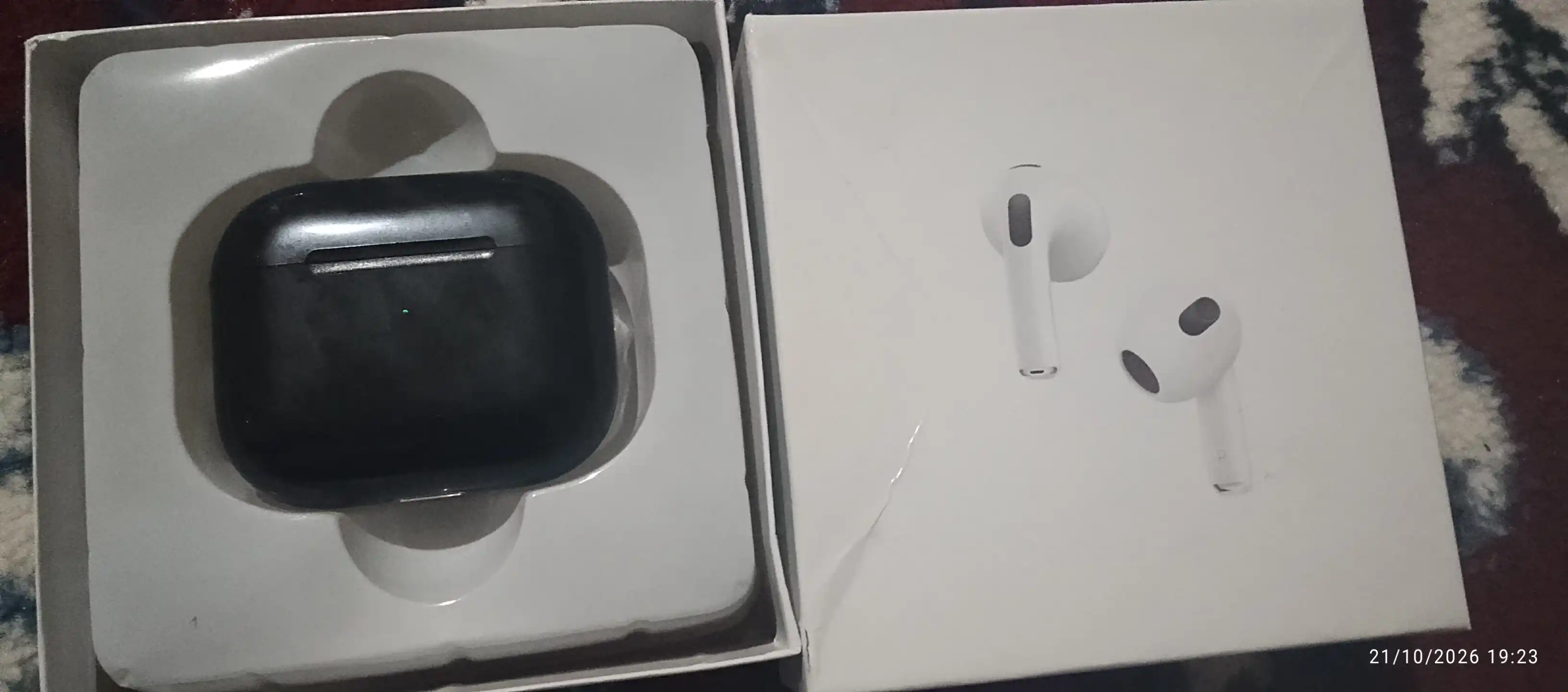 Simsiz quloqchin Pods 3, iPhone va Android uchun naushnik